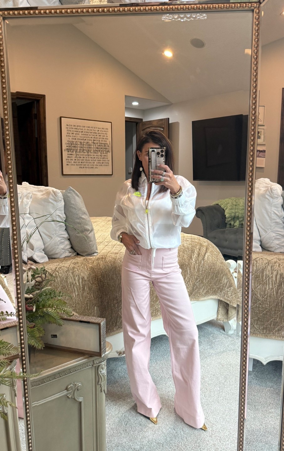 Why can't we still have some days with light colors for fall trends? 

#LTKU #LTKFindsUnder100 #LTKSeasonal