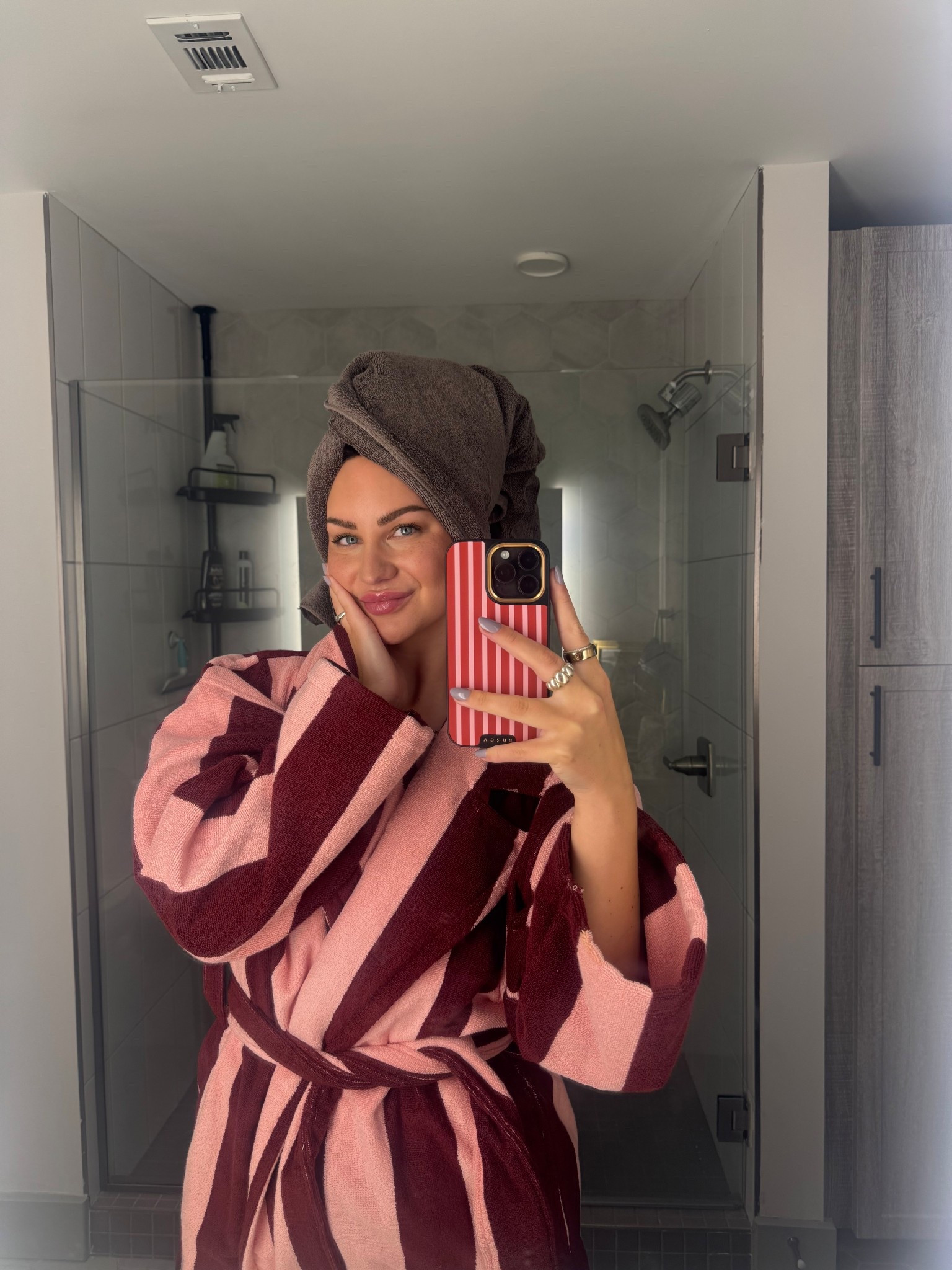Cutest robe award goes to 🏆🏆

#LTKmorningroutine #LTKgrwm #LTKValentine