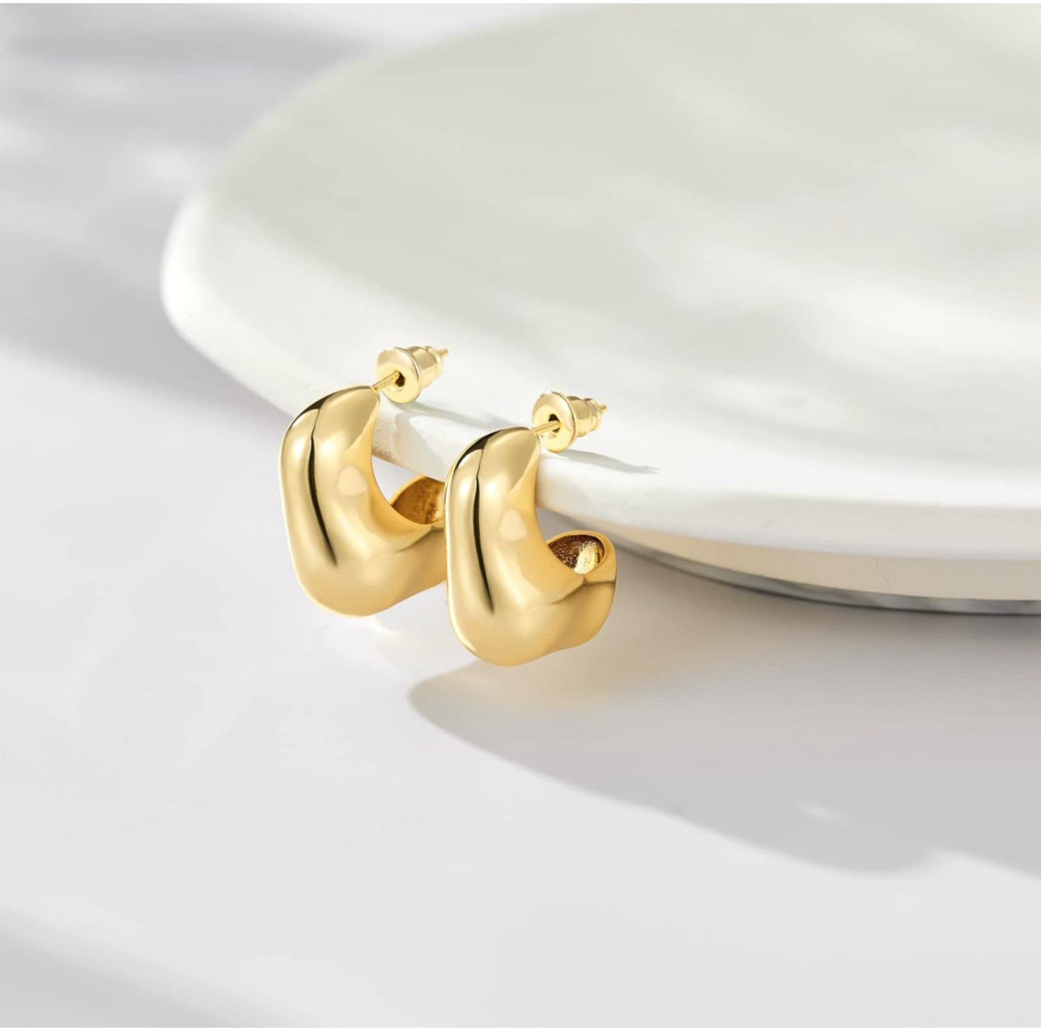KissYan Chunky Gold Hoop Earrings for Women, 14K Gold Plated Lightweight Hollow Open Hoops Thick Teardrop 

#LTKGiftGuide #LTKfindsunder50 #LTKsalealert