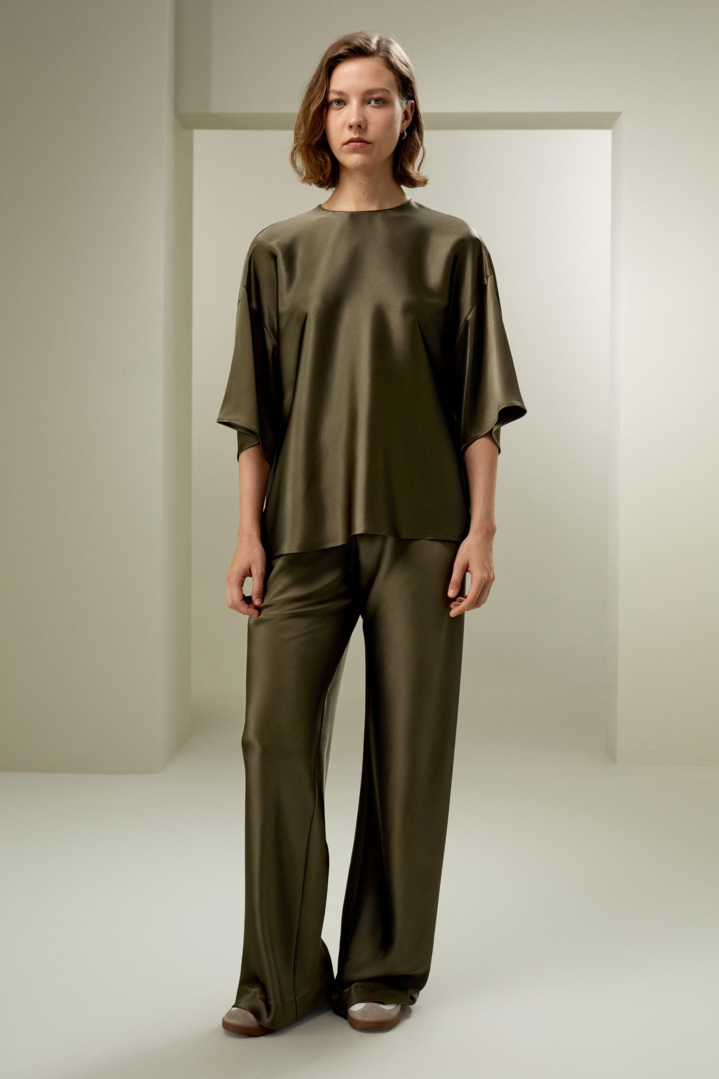 Blusa de Seda con Cuello Redondo y Corte Relajado | LILYSILK