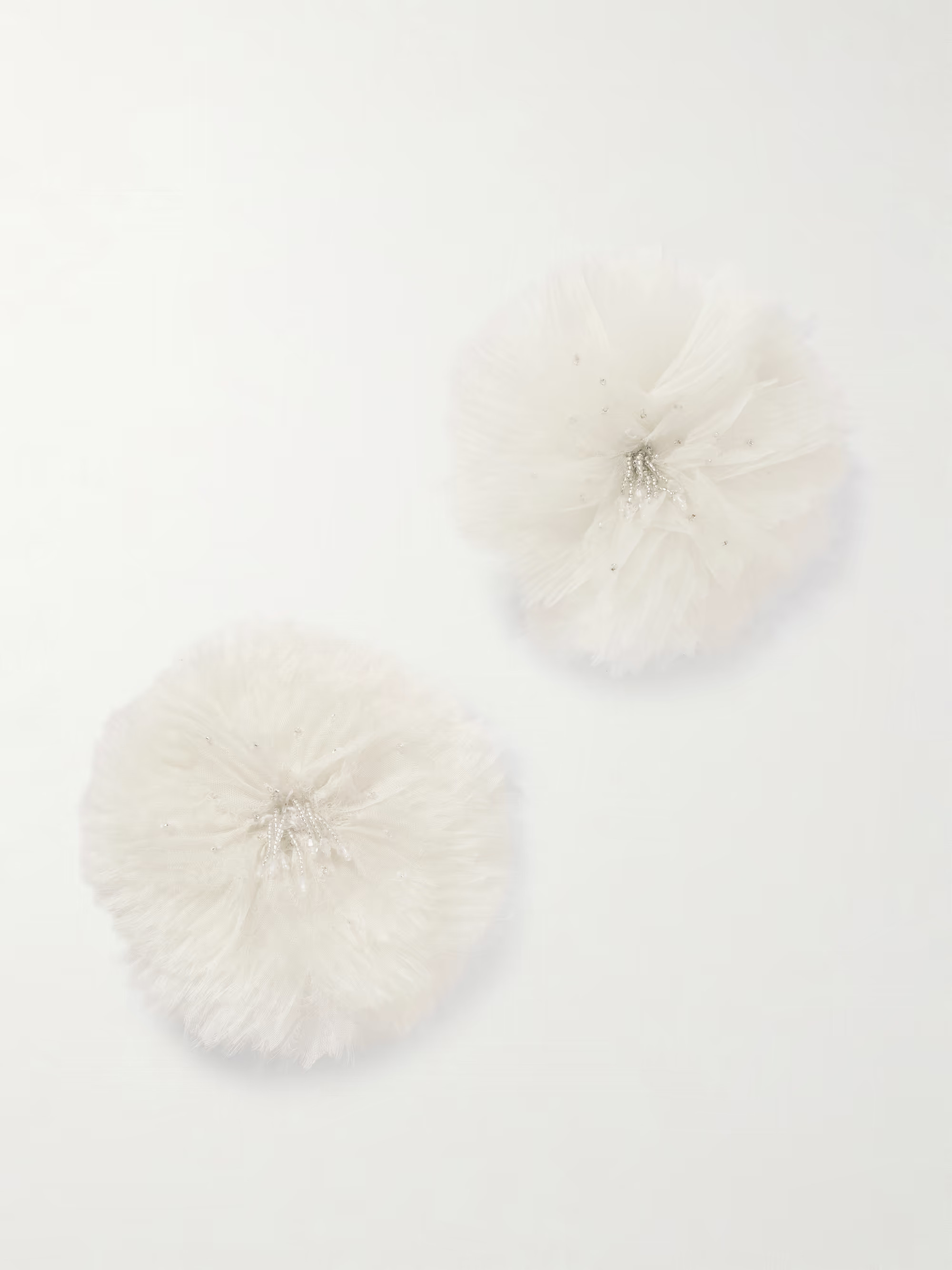 Camelia Set aus zwei Haarspangen aus Tüll mit Fransen und Verzierungen | NET-A-PORTER (UK & EU)