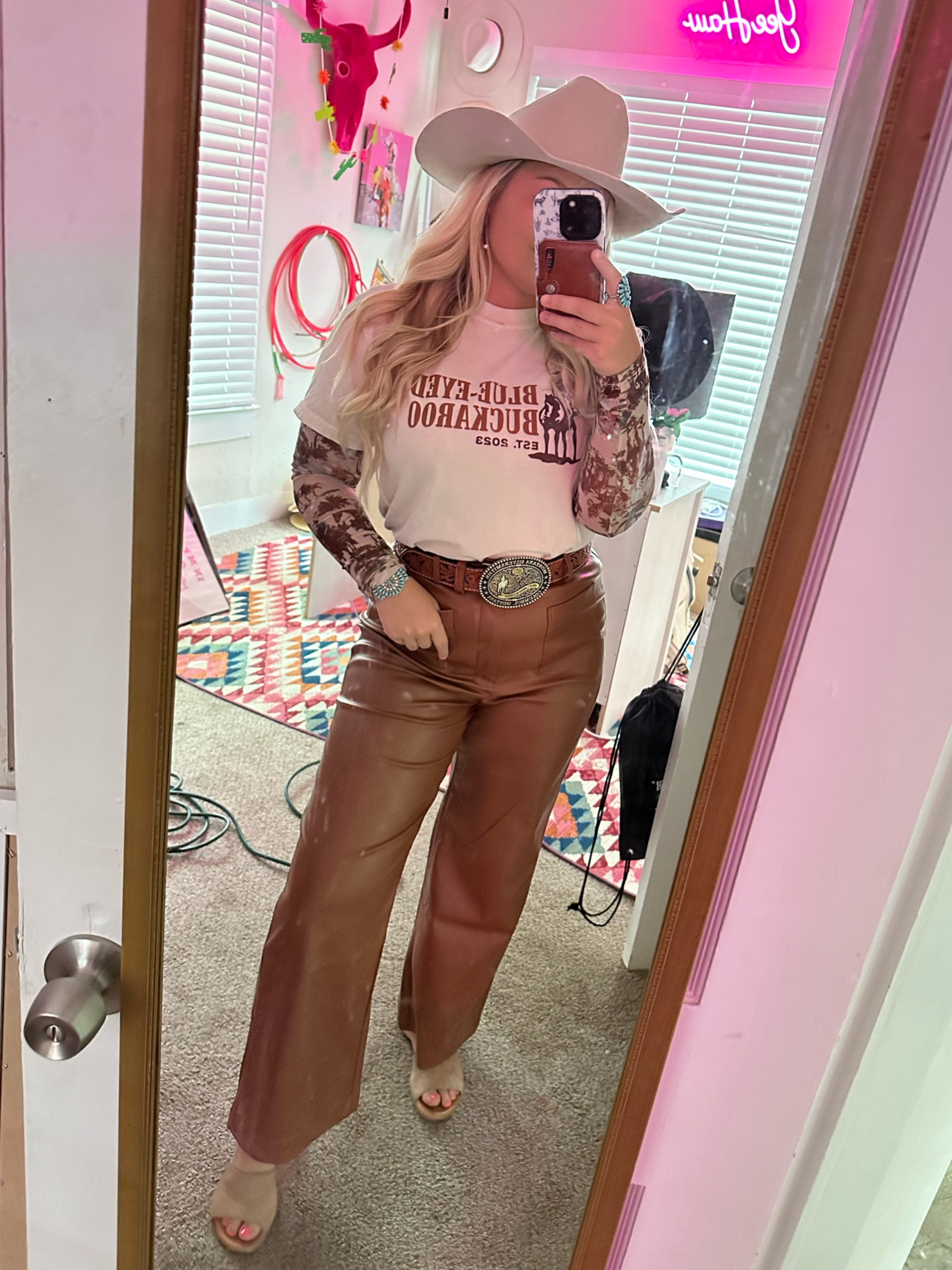 Dress a t-shirt up 🤠

#LTKstyletip #LTKworkwear #LTKmidsize