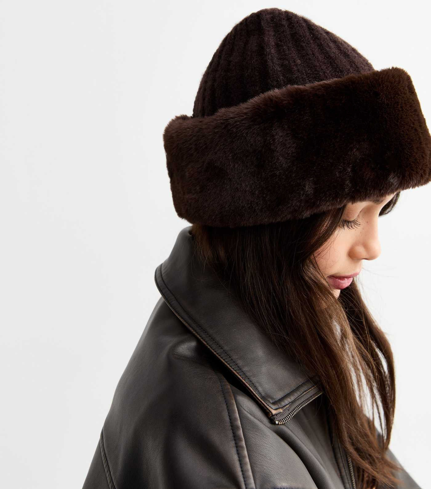 Dark Brown Ribbed Knit Faux Fur Trim Beanie | New Look | New Look (UK)