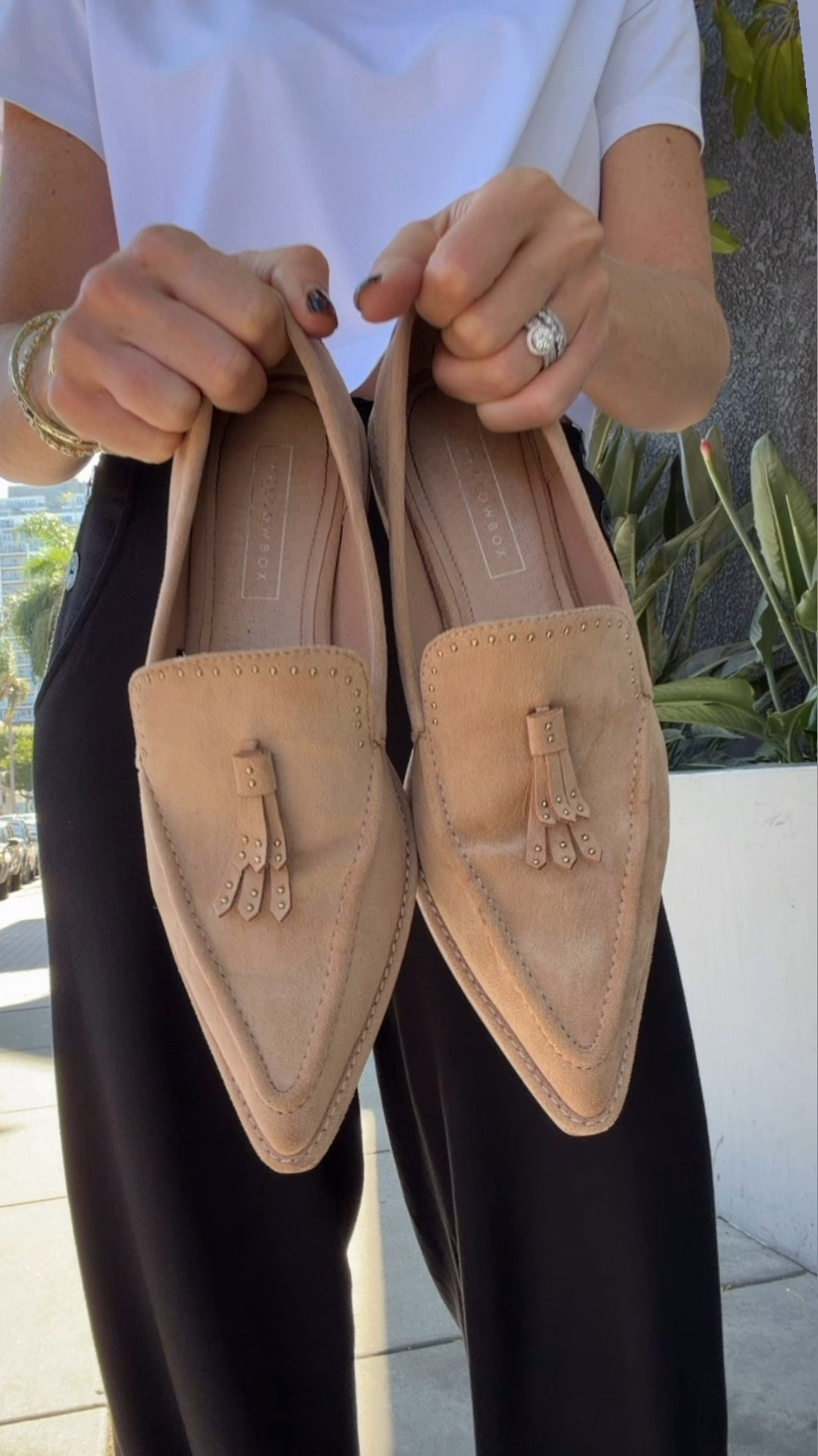 A little classic, a little rebellious — catch me in these loafers all szn long 🖤

It’s all in the details: a traditional silhouette reimagined with a pointed toe, studded trim, and bold tassels. The kind you’ll wear on repeat 😎 


#LTKStyleTip #LTKShoeCrush #LTKFindsUnder100