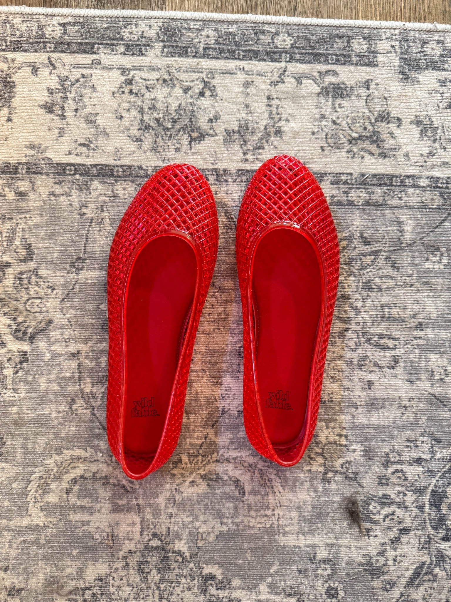 Take me back to my childhood! 

Although these are comfier! The plastic is a lot softer

Women's Isabella Jelly Flats - Wild Fable™ Red
6: Pull-On, Closed Round Toe, Textured PVC
Outsole, Ballet Flats

Target 

#LTKShoeCrush #LTKStyleTip #LTKFindsUnder50