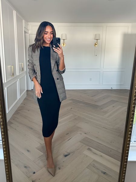 How to style: knit midi dress 🖤 wearing a small in black sweater dress and Small in plaid blazer





Work outfit 
Fall transition outfit
Business casual outfit
Fall outfit 

#LTKstyletip #LTKworkwear #LTKunder100