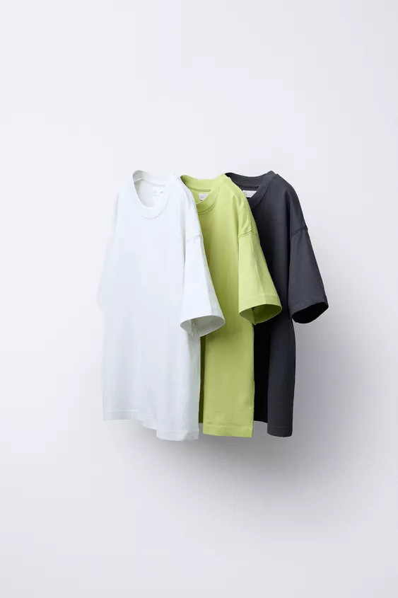 Pack of three round neck short sleeve T-shirts. | Zara US