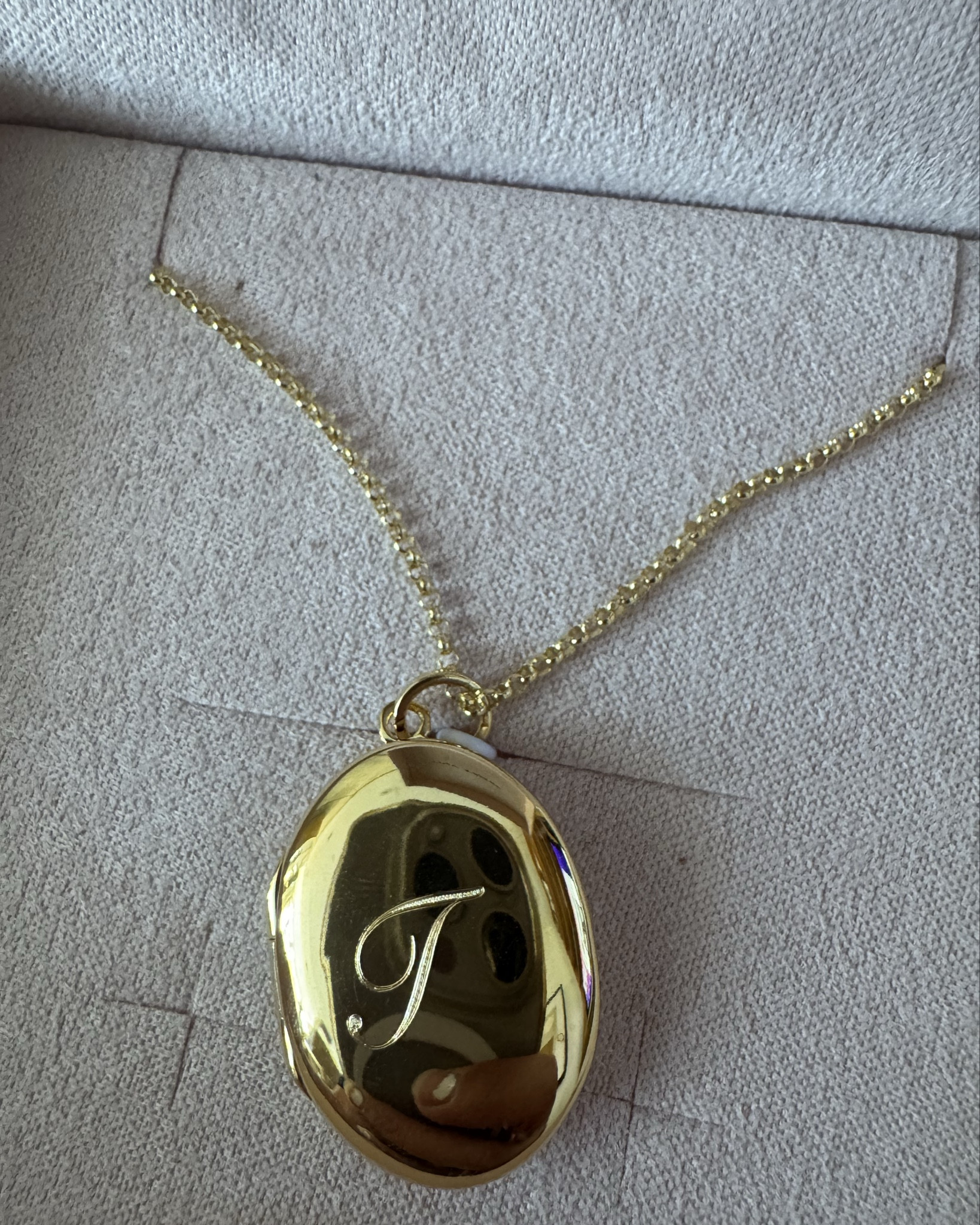The prettiest locket for Mother’s Day 