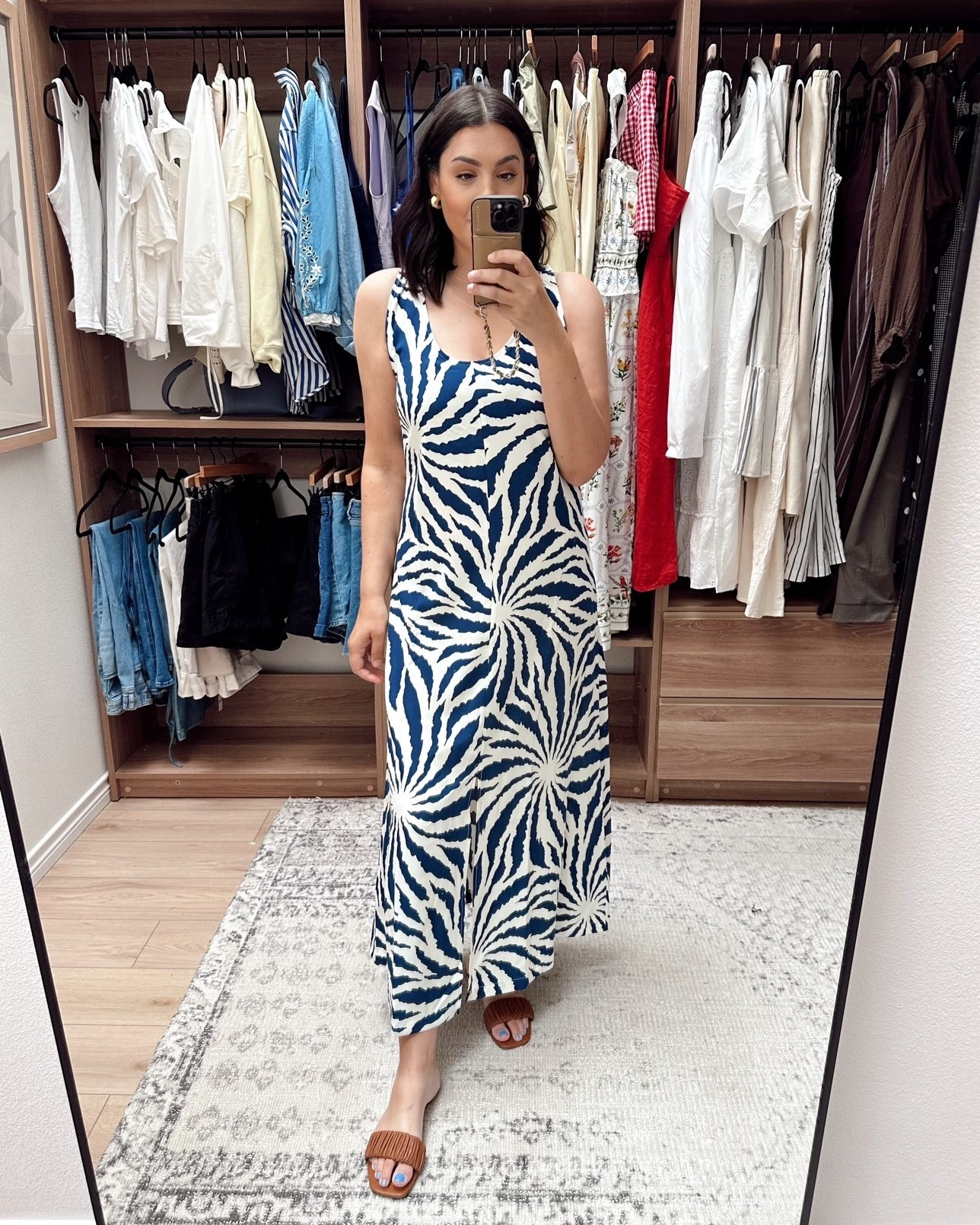 Such a cute date night dress from @Maggy London!

I’m in the large, great loose fit.