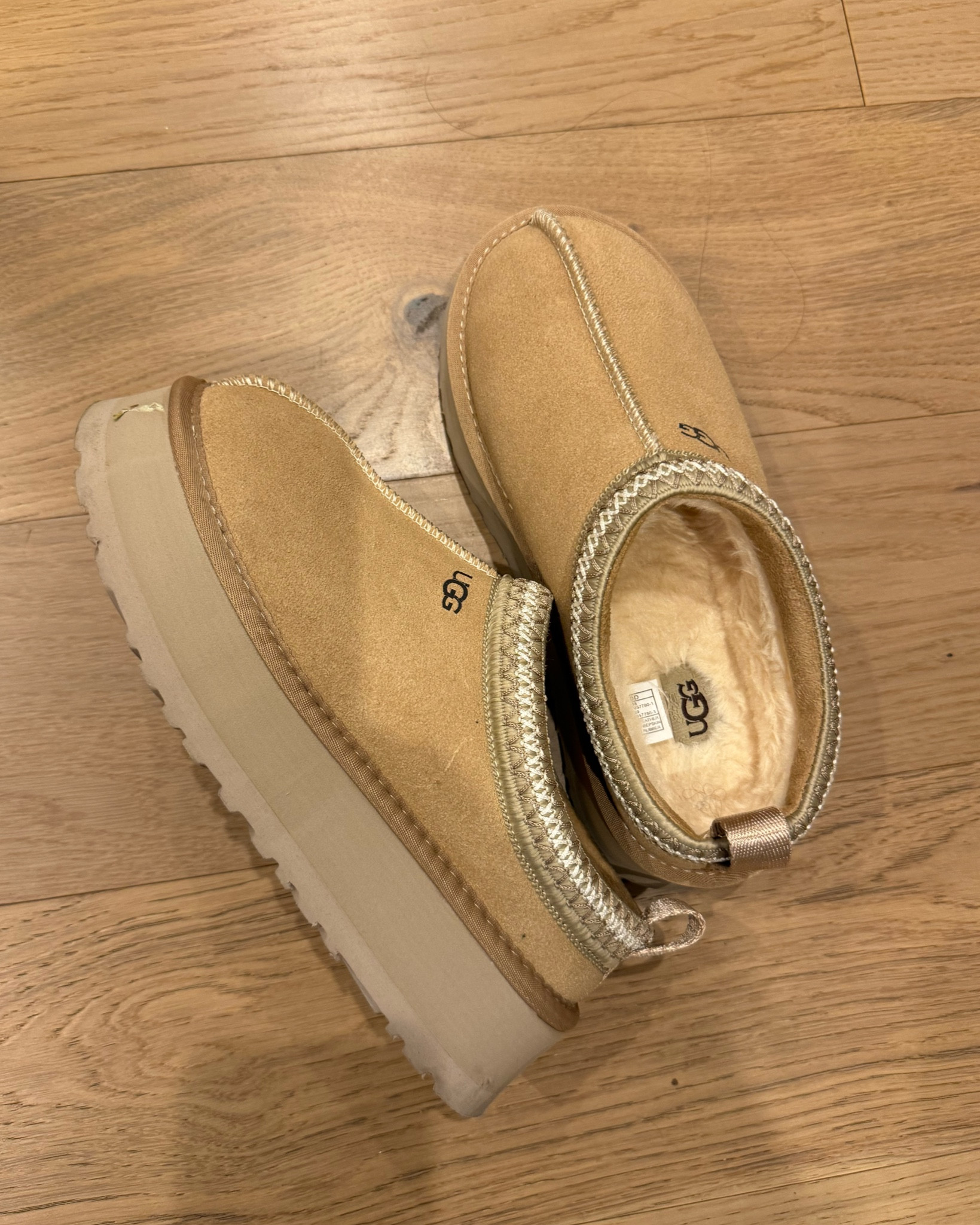 ugg dupes for $40! #ugg

#LTKCyberWeek #LTKSeasonal #LTKFindsUnder50