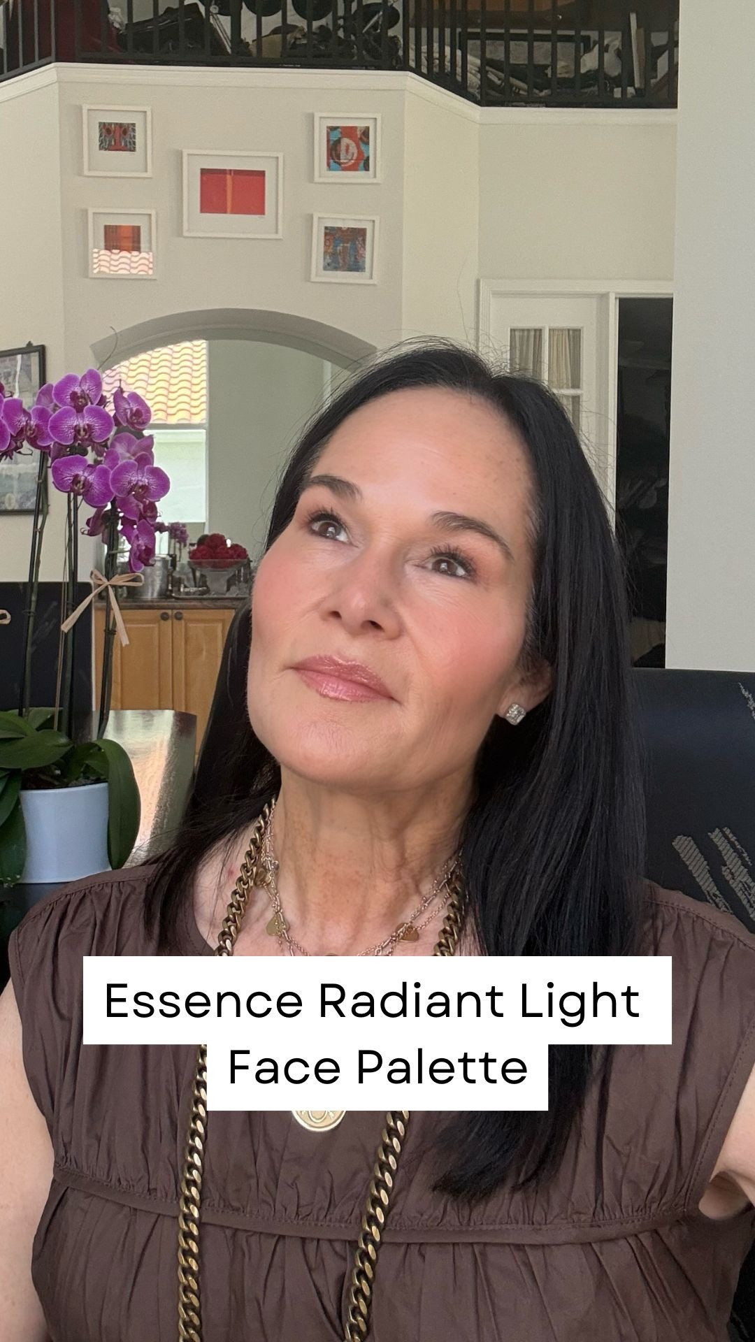 This drugstore find is GOOD. ✨

And coming from someone who loves luxury beauty… that’s saying a lot.

This Essence Cosmetics baked palette has a gorgeous highlighter, pinky blush, and bronzer that give the prettiest healthy glow.

Is it a dupe for Hourglass Cosmetics? Maybe not exactly…

But is it a serious competitor at a fraction of the price? Absolutely.

I especially love how beautiful it looks on mature skin—soft, smooth, never chalky, just glowy.

Use each shade alone or swirl them together for the most gorgeous finish.

Bonus: perfect for travel.

Luxury performance… drugstore price. That’s a win.

Would you try this? 👇