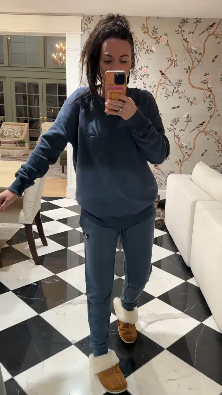 Grabbed this set when I was in Walmart and it is so comfy!

Sized up to a medium in the top, wanted it oversized and an XS in the bottoms

#walmartfashion #sweatset #reebok #slippers 

#LTKstyletip #LTKshoecrush