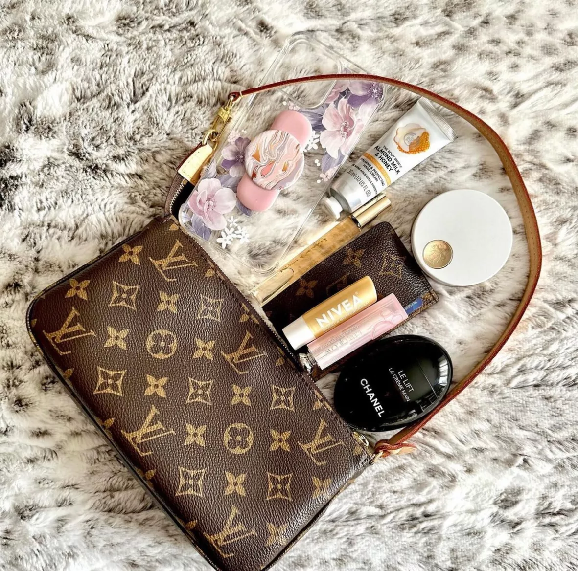 Chanel la Creme main, Louis Vuitton pochette  Dior lipgloss, Beauty bag, Louis  vuitton pochette