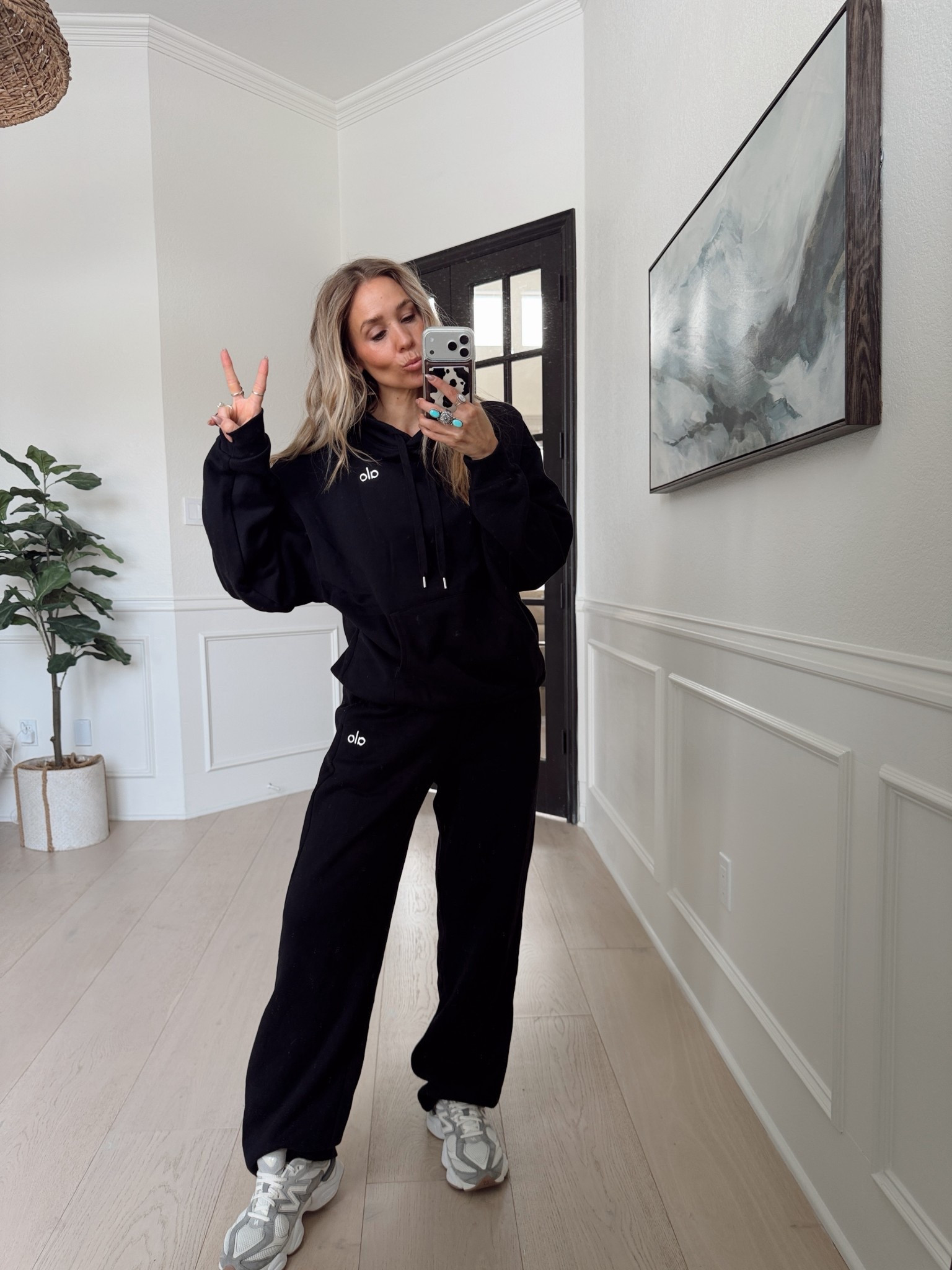 Splurged on this Alo set and so happy about it. 
I did my normal size / s / and it’s perfectly oversized. 🖤🖤🖤