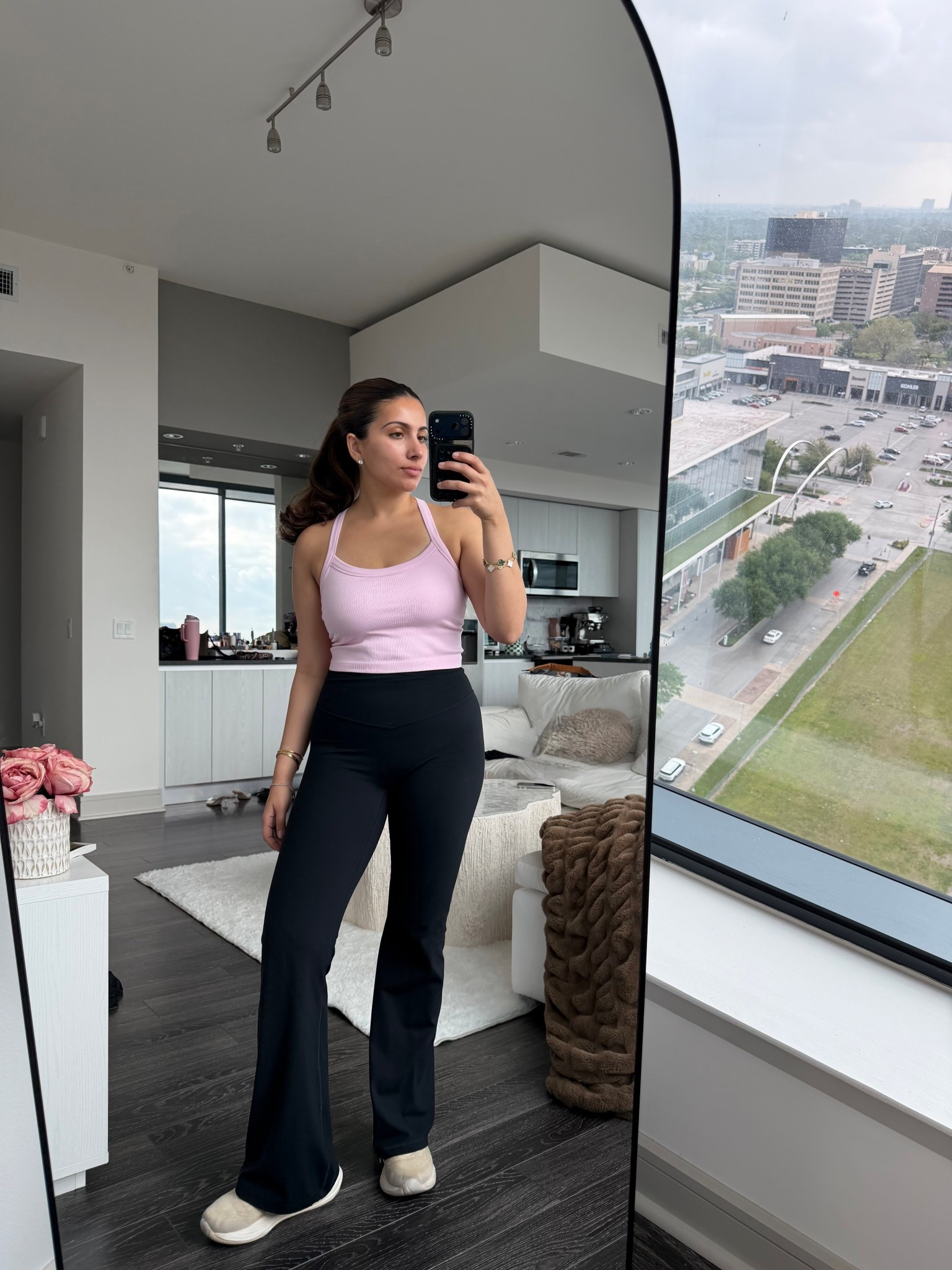 tank: size large
Leggings: medium, 5’4-5’7 length 

#workoutoutfit #workout #athleisure