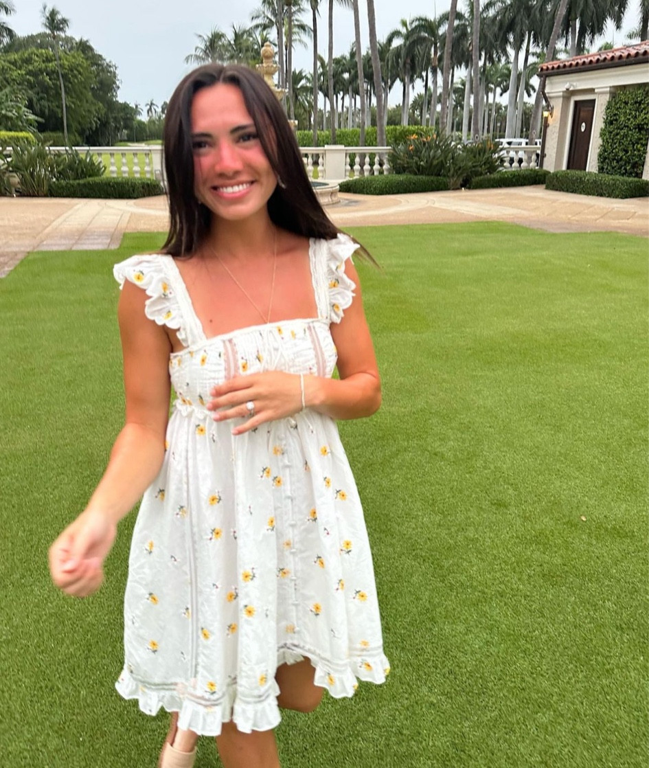 The cutest dress 🌼😭 (linked similar dress from same website) 