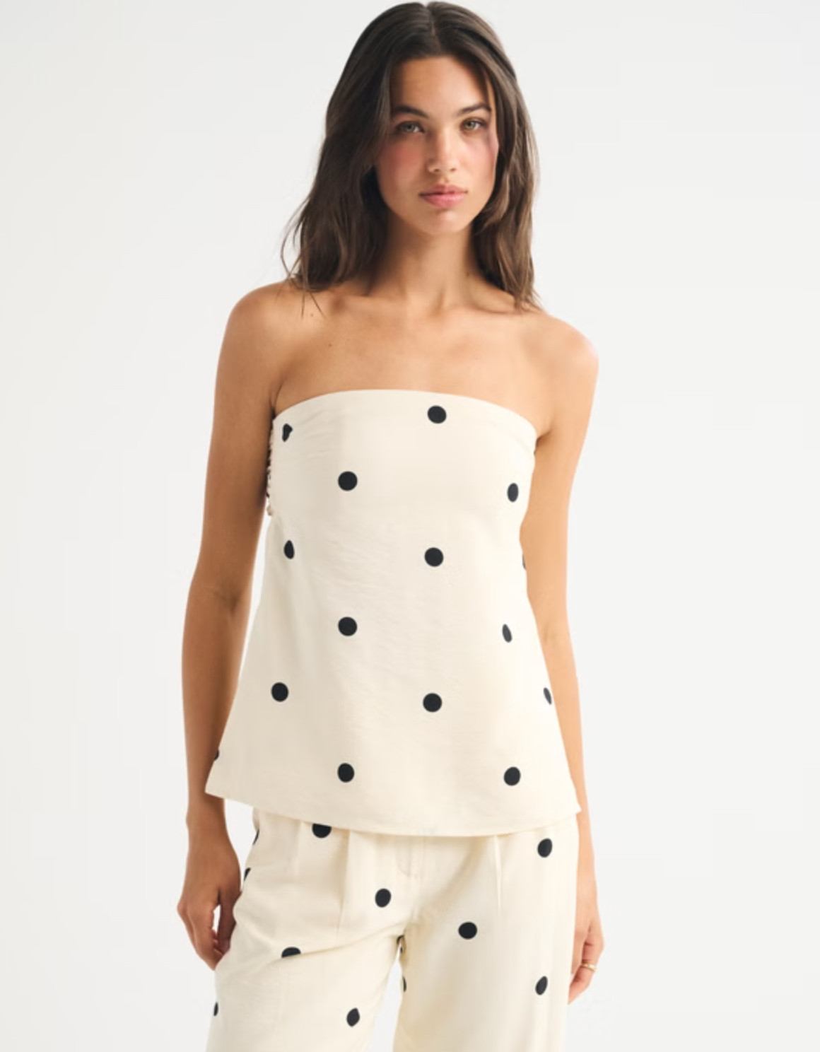 Effortless and a little elevated 🤍 The Abercrombie Strapless Open-Back Set Top is such a chic warm-weather piece. I love the textured crepe fabric, longer length, and the open-back tie detail — it’s equal parts easy and statement-making. Perfect styled with the matching set or your favorite bottoms for a put-together look ✨ 

 #LTKFestival #LTKgrwm #LTKootd