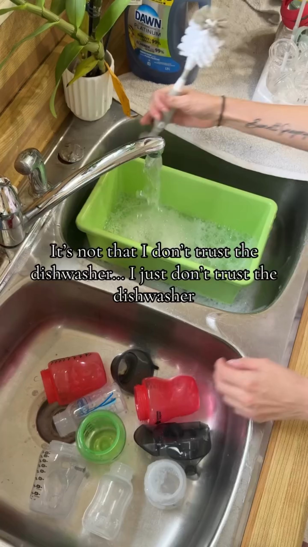 It’s not that I don’t trust the dishwasher… I just don’t trust the dishwasher 😅
There’s something about hand washing bottles that just feels safer, right?
👇 Tell me you’re a mom without telling me you’re a mom
#momlife #momhumor #babybottles #newmomlife #momcontent #momreel #relatablemom #motherhoodunfiltered #momvibes #cozymom #momsofthegram