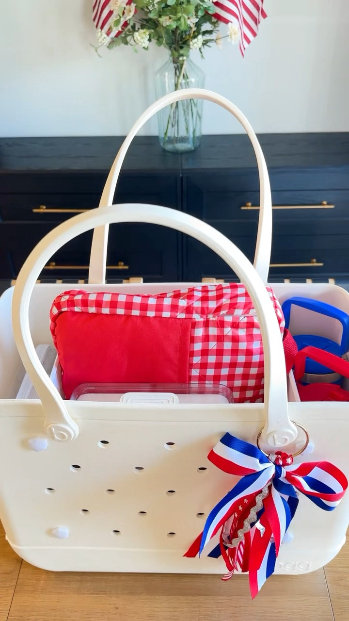 My 4th of July Bogg Bag is packed and ready for the parade! Whether you’re heading to a Fourth of July parade, fireworks show, or a day at the park, this bag is the perfect catch-all for everything you’ll need to stay comfortable, prepared, and festive.
Here’s what I packed in my patriotic parade bag:
	•	Sunscreen and bug spray
	•	Hats and sunglasses
	•	Refillable water bottles
	•	Glow sticks and flags for the kids
	•	Snacks and handheld fans
	•	Small blanket for sitting curbside
	•	Mini first aid kit (just in case)
I love using my Bogg Bag for 4th of July events because it’s easy to clean, fits everything I need, and holds its shape no matter how much I stuff inside. It’s my go-to for all things summer, especially when I need to be parade-ready and organized.

Bogg Bag essentials, 4th of July parade prep, patriotic bag, Independence Day celebration, summer bag must-haves, family parade gear, red white and blue bag, organized parade day, festival bag packing list, outdoor celebration essentials

#LTKFamily #LTKSeasonal #LTKSummerEdit