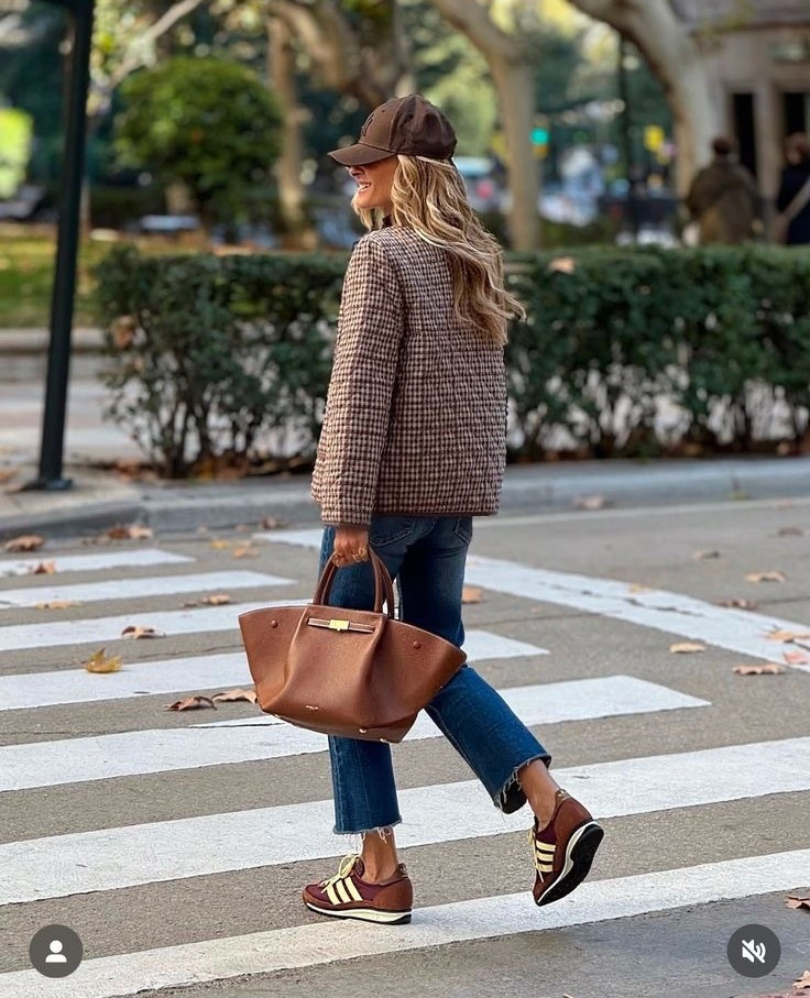 Fall outfit

Fall 2025 fashion trend outfit inspo:
Brown sneakers