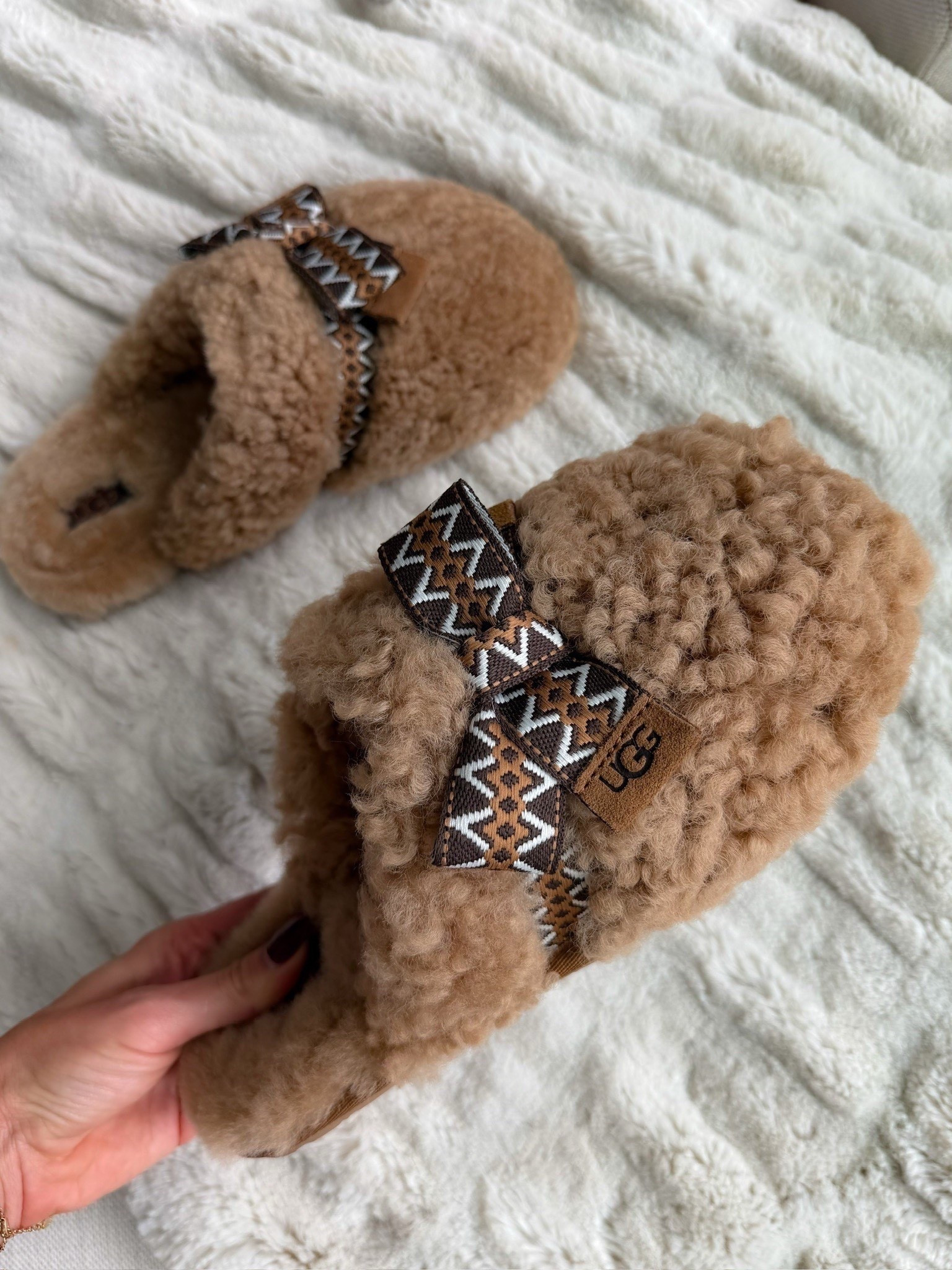 Best sellers! Fuzzy slippers, an ideal Christmas gift for her 🤎
House shoes, women’s slippers, cozy vibes, winter must haves, loungewear, Ugg, annabrstyle



#LTKSeasonal #LTKHoliday #LTKGiftGuide
