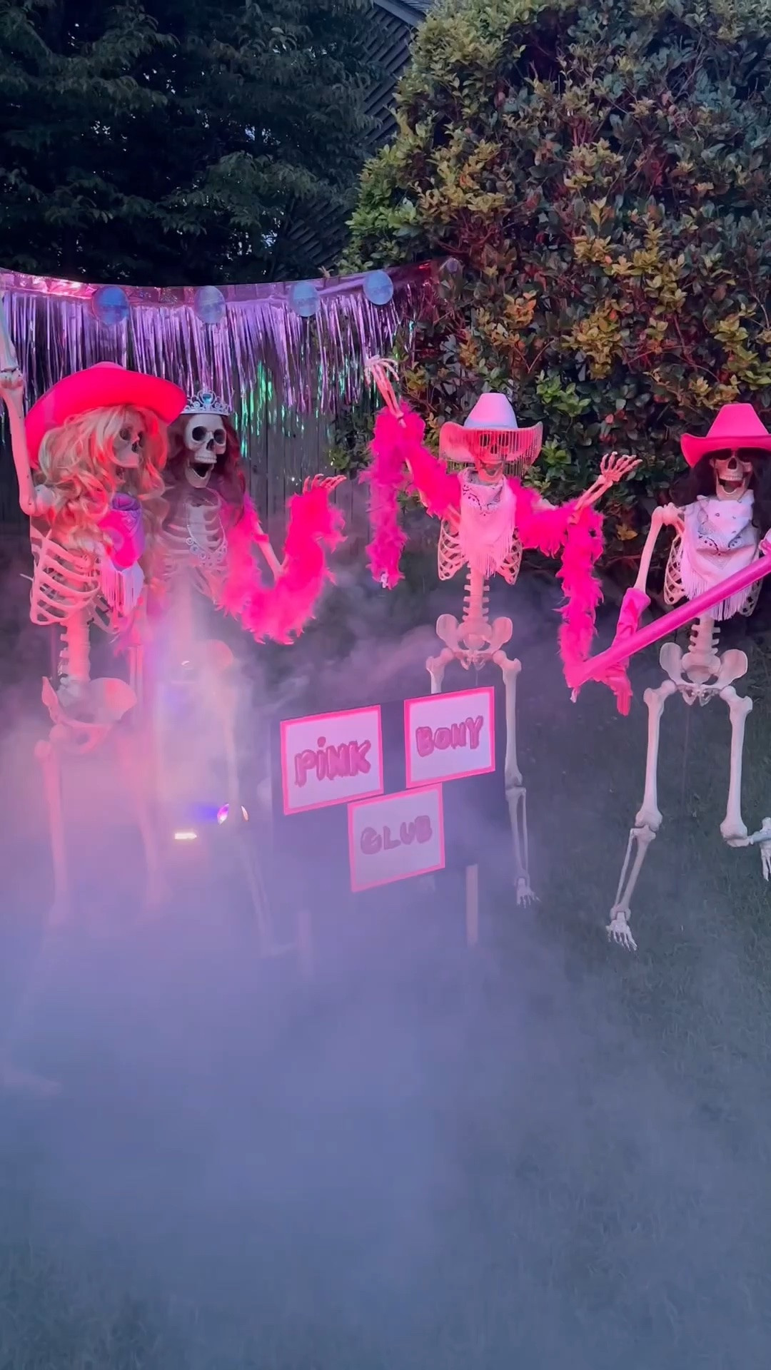 #OTCPartner - The skeletons have officially taken over the yard! From spooky scenes to silly
surprises, @orientaltrading has everything you need to bring your Halloween yard display to life
(or should I say… unlife?)

#orientaltrading #halloweenskeletons #yardskeletons #halloweenyarddec

#LTKSeasonal #LTKHome