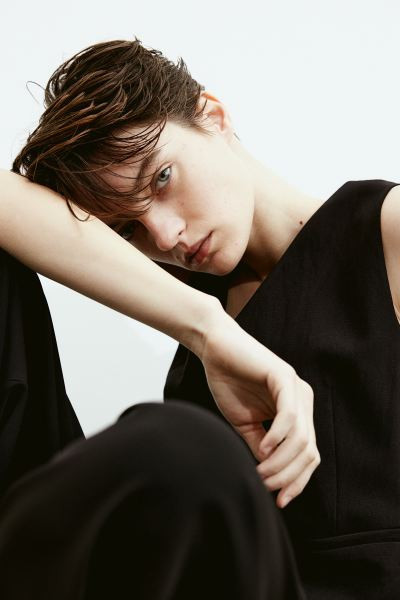 Tailored Suit Vest - V-neck - Sleeveless - Black - Ladies | H&M US | H&M (US + CA)