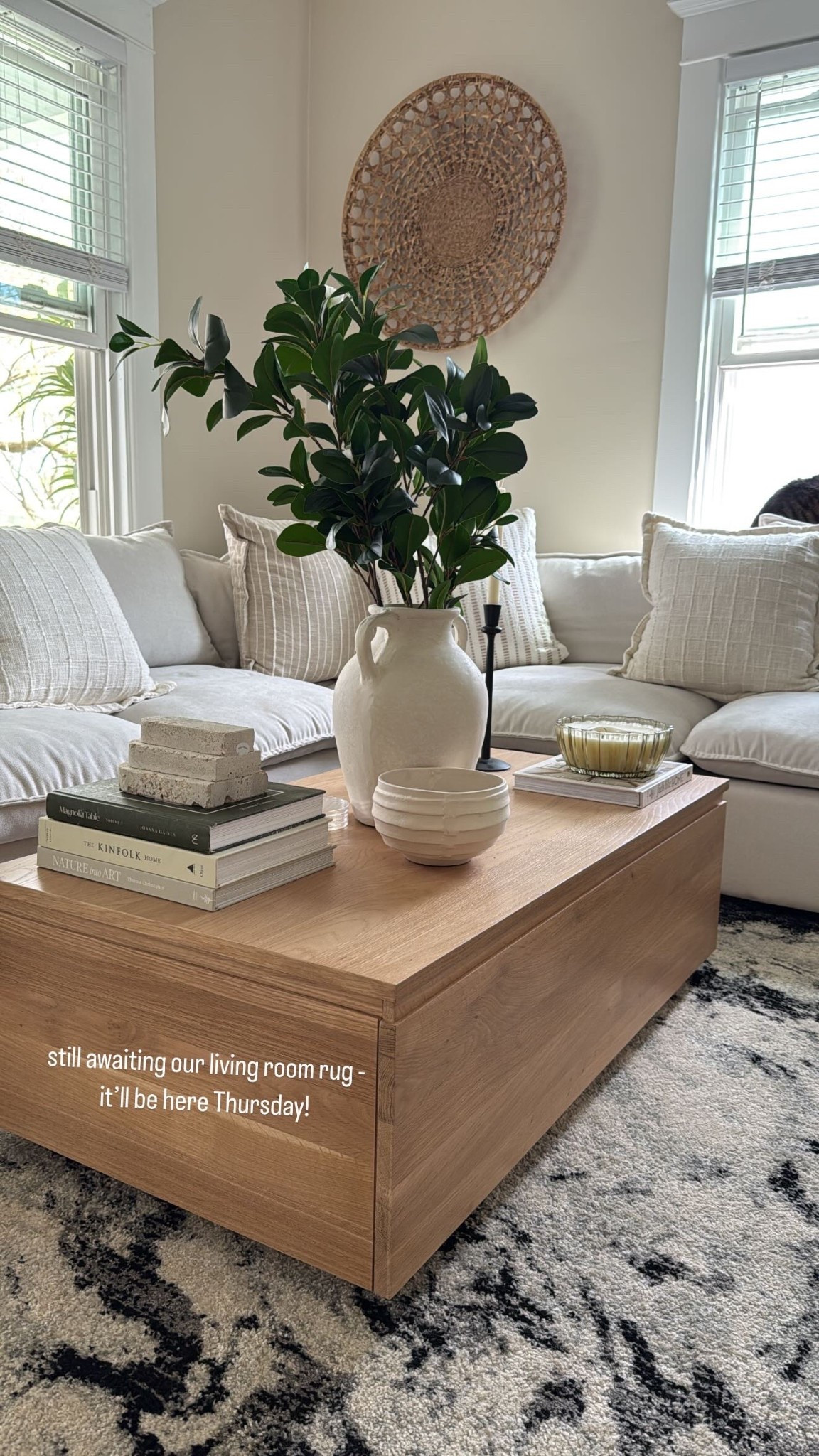 Living Room Styling

Vases/bowls/florals are HomeGoods

Living room, home decor, home styling, transformer table, coffee table styling, living decor, cozy, home, organic modern, styling.

#LTKHome #LTKFindsUnder100 #LTKSaleAlert