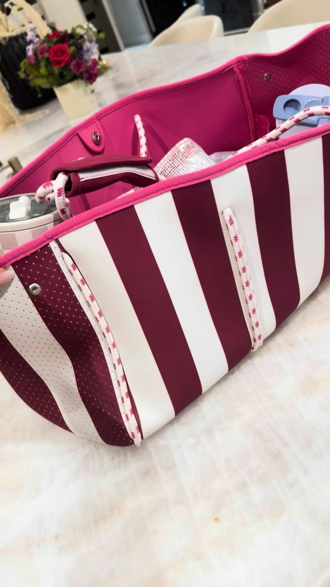 I am in love with this neoprene beach bag! 🩷 It is going to be so easy to clean + is a summer essential. Only $15 and comes in blue! 

 #LTKmomlife #LTKSeasonal