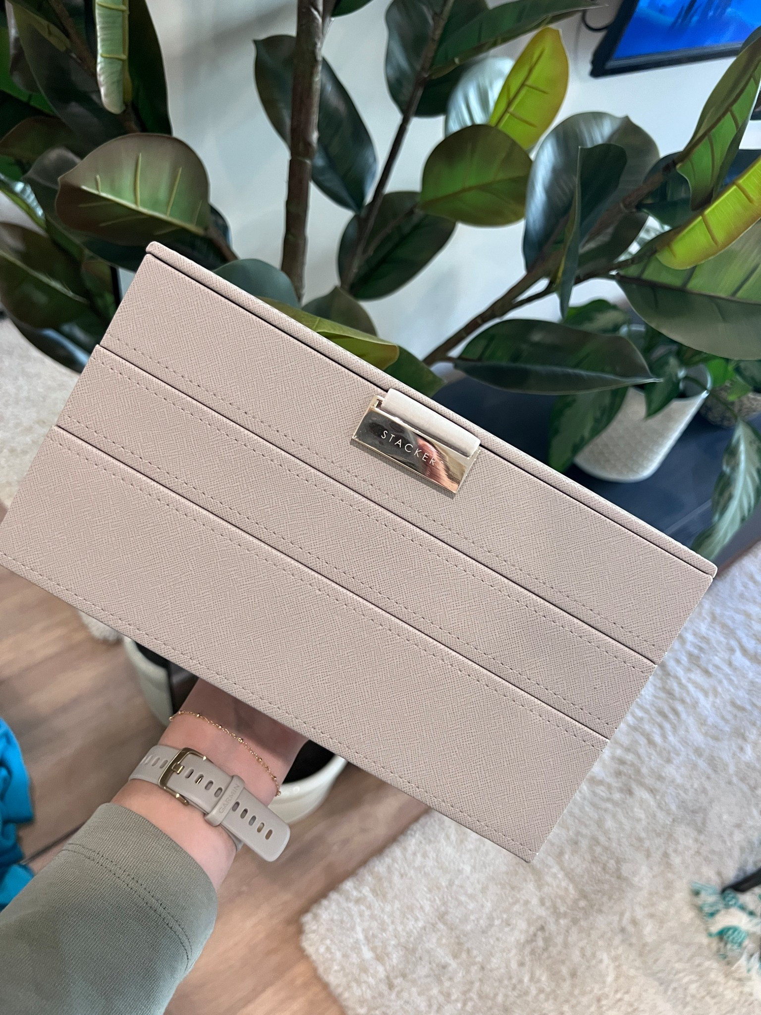 The best jewelry box!

Discovered this because my sister got one as a Christmas gift one year and she loved it so much! So I got myself one to hold my jewelry and also look cute on my bookshelf!

#LTKFindsUnder100 #LTKCyberWeek #LTKGiftGuide