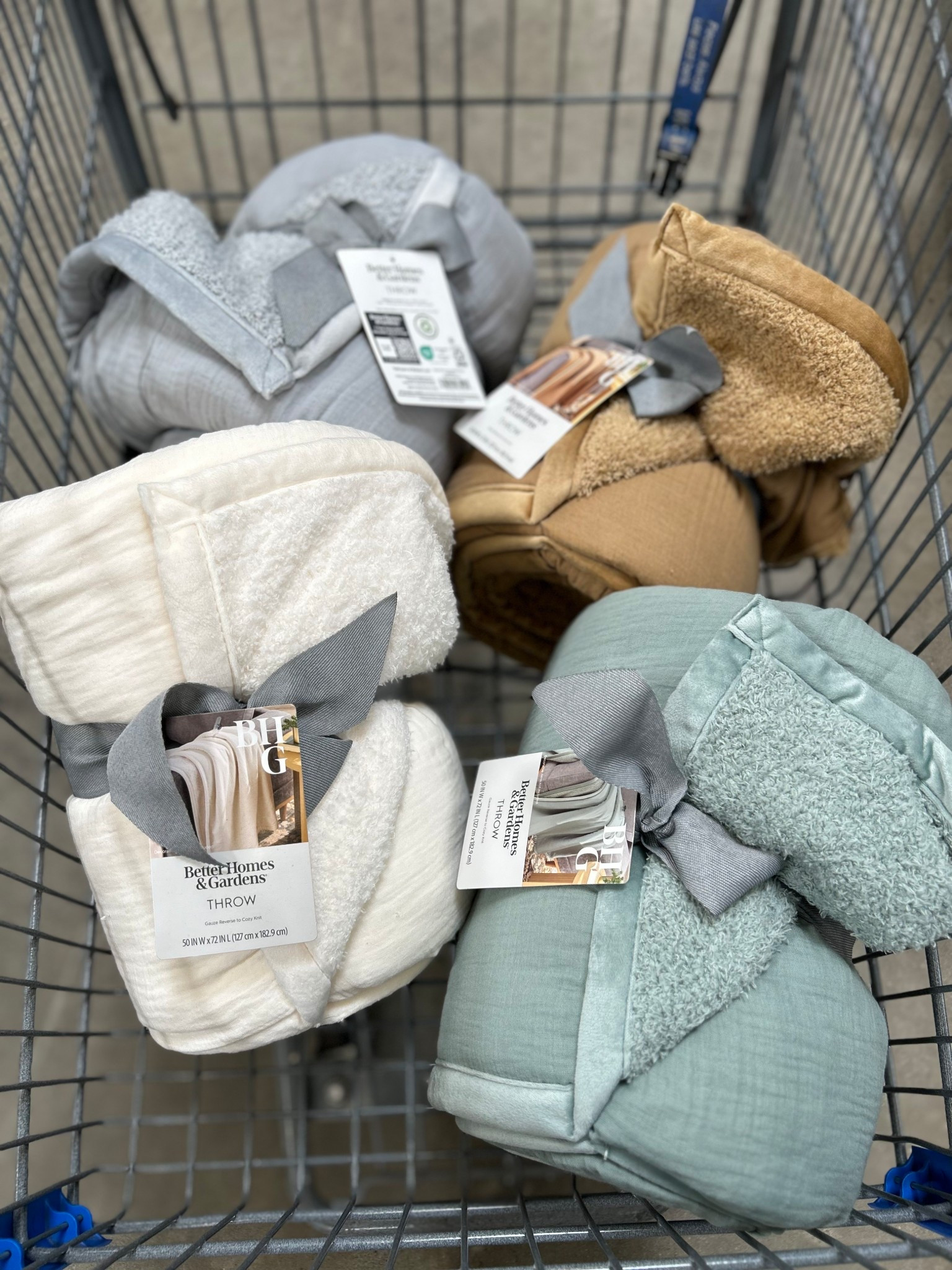 This will be the blanket of the season! So unbelievably soft. Soft gauze fabric on one side and a sherpa like fabric on reverse side. The colors are so perfect too! #WalmartPartner #walmarthome #fallhome #homedecor #blanket

#LTKHome #LTKSeasonal