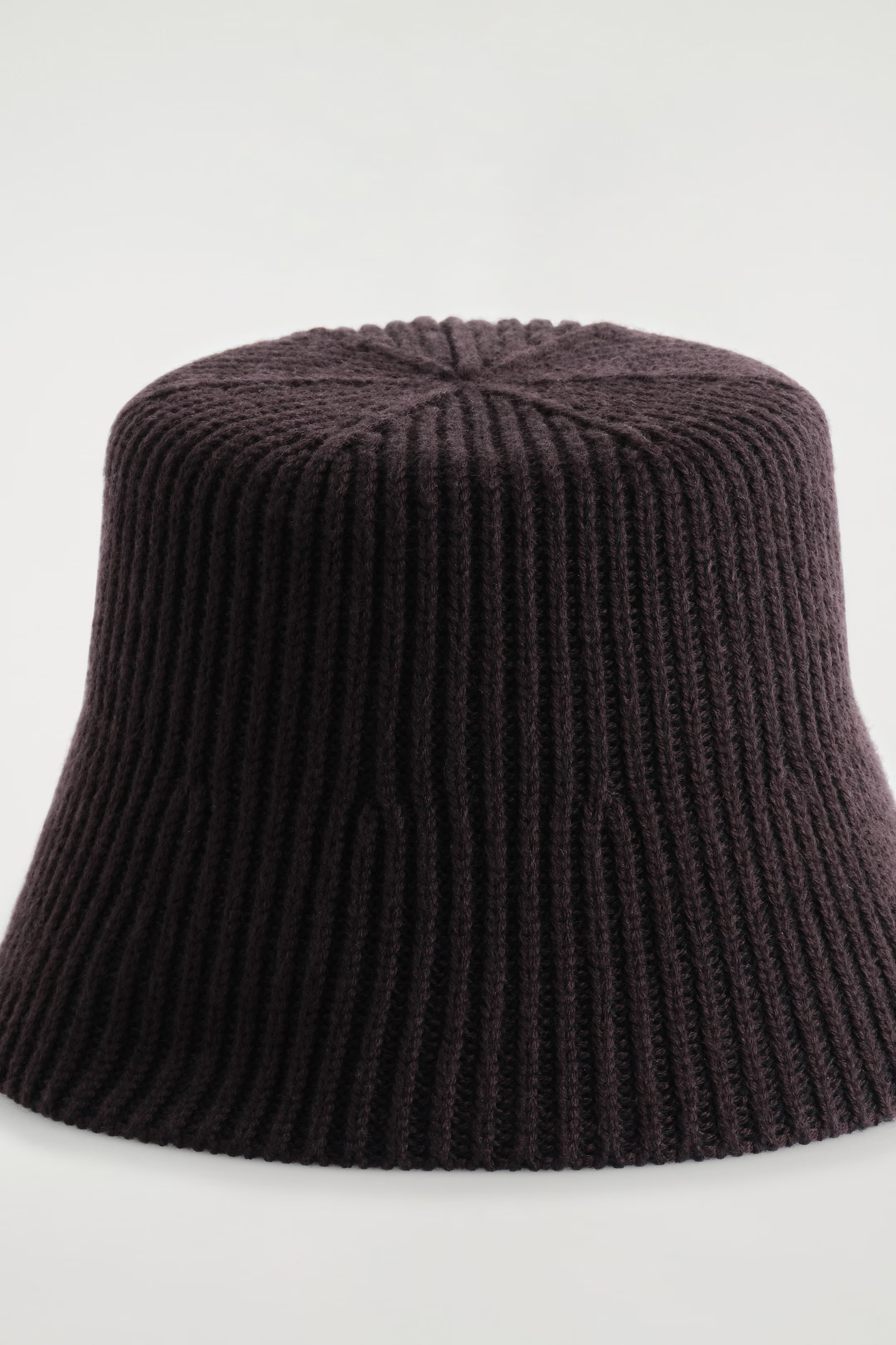 RIBBED WOOL-BLEND BUCKET HAT - DARK BROWN | COS | COS (EU)