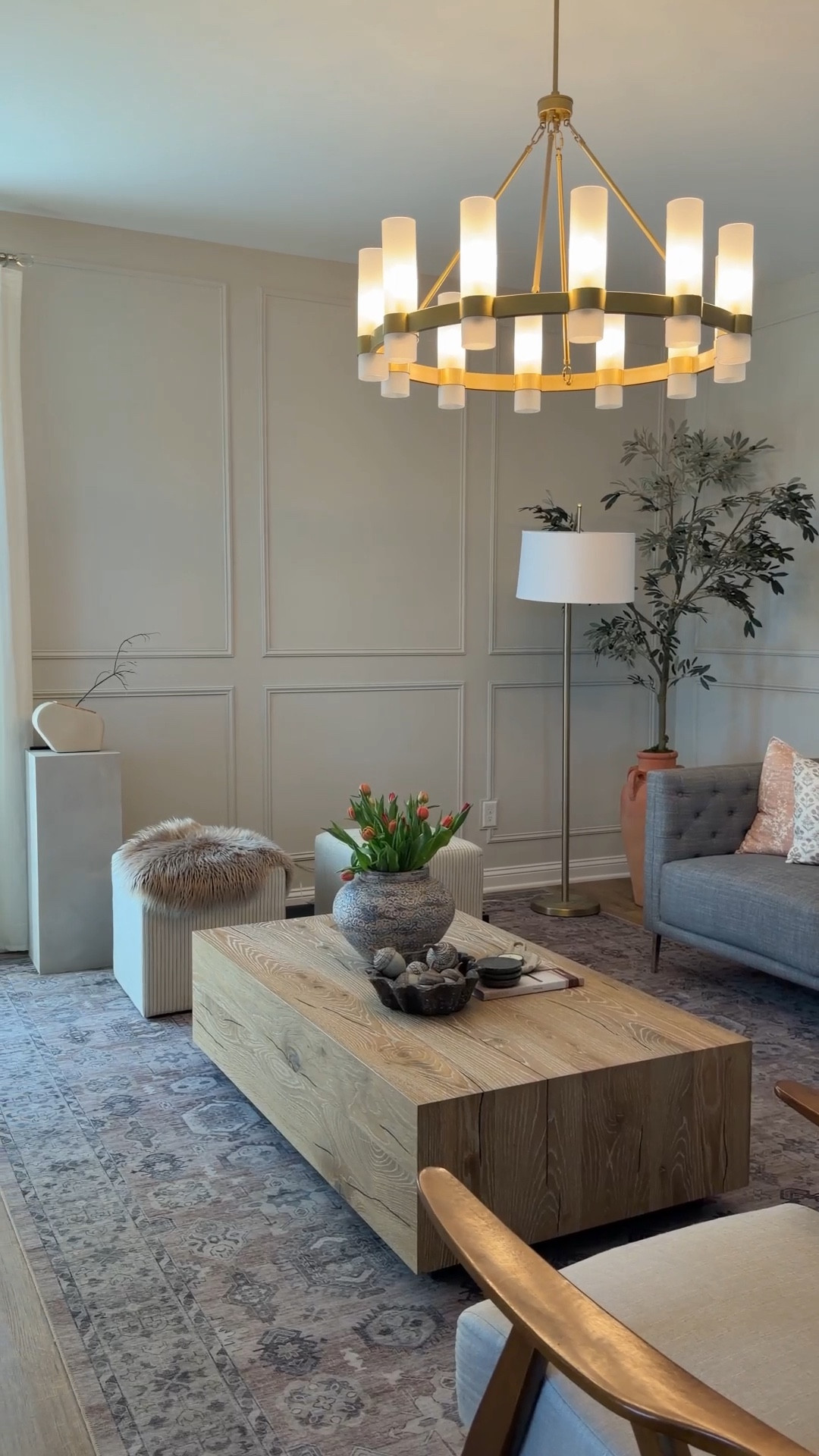 Let’s give this coffee table a spring refresh. Coffee decor

#LTKHome