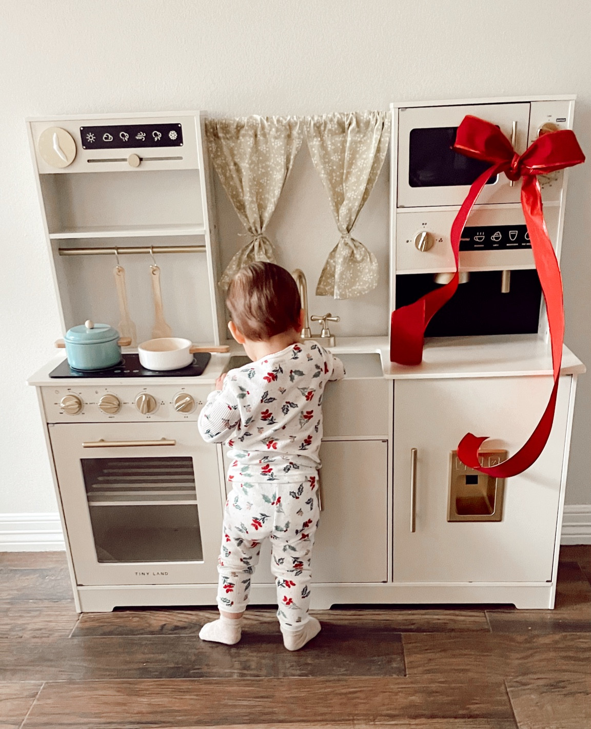 Christmas gifts
Gift guide 
Toddler play kitchen 
Cooking play set 
Toddler Christmas pjs 

#LTKkids #LTKGiftGuide #LTKHoliday