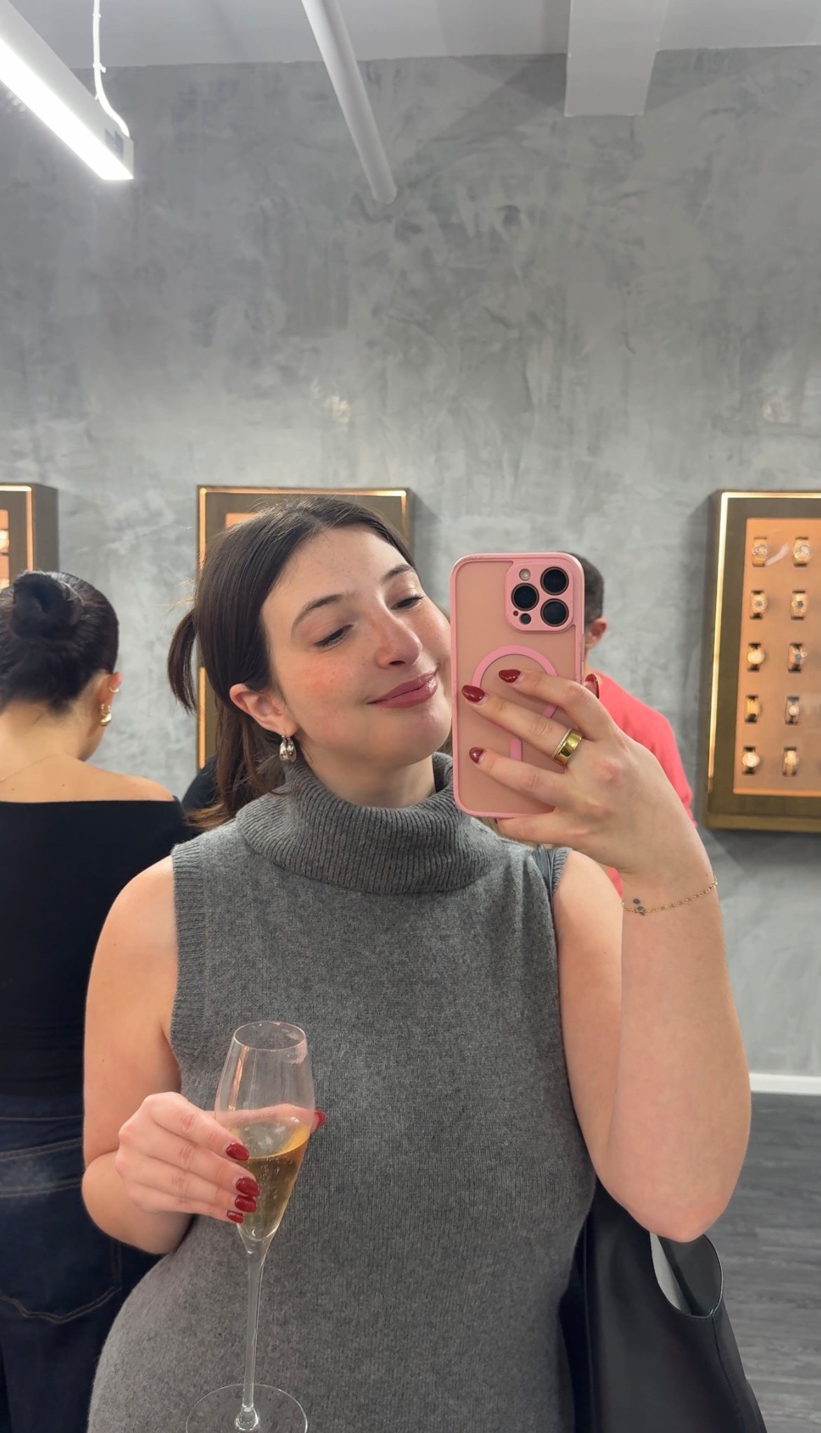 Everyone needs a sweater dress 

Sweater dress, midsize style, midsize blogger

#LTKSeasonal #LTKMidsize