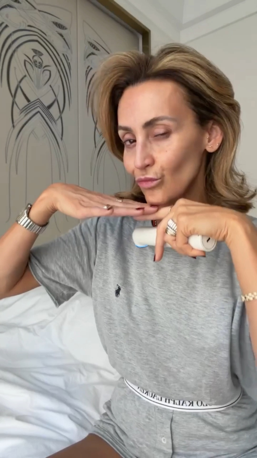 Facial ultrasound device tutorial, beauty routine, travel morning, included on the Prime day sale