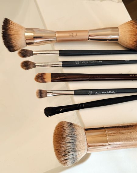 My everyday makeup brushes! They got a cleaning today! 🤗 Also linking some not pictured! BK beauty ones are worth every single penny. They’re amazing and last forever! 


Makeup brushes. Beauty. Makeup. Gifts for her. Mom gifts.


#LTKbeauty #LTKGiftGuide #LTKfindsunder50