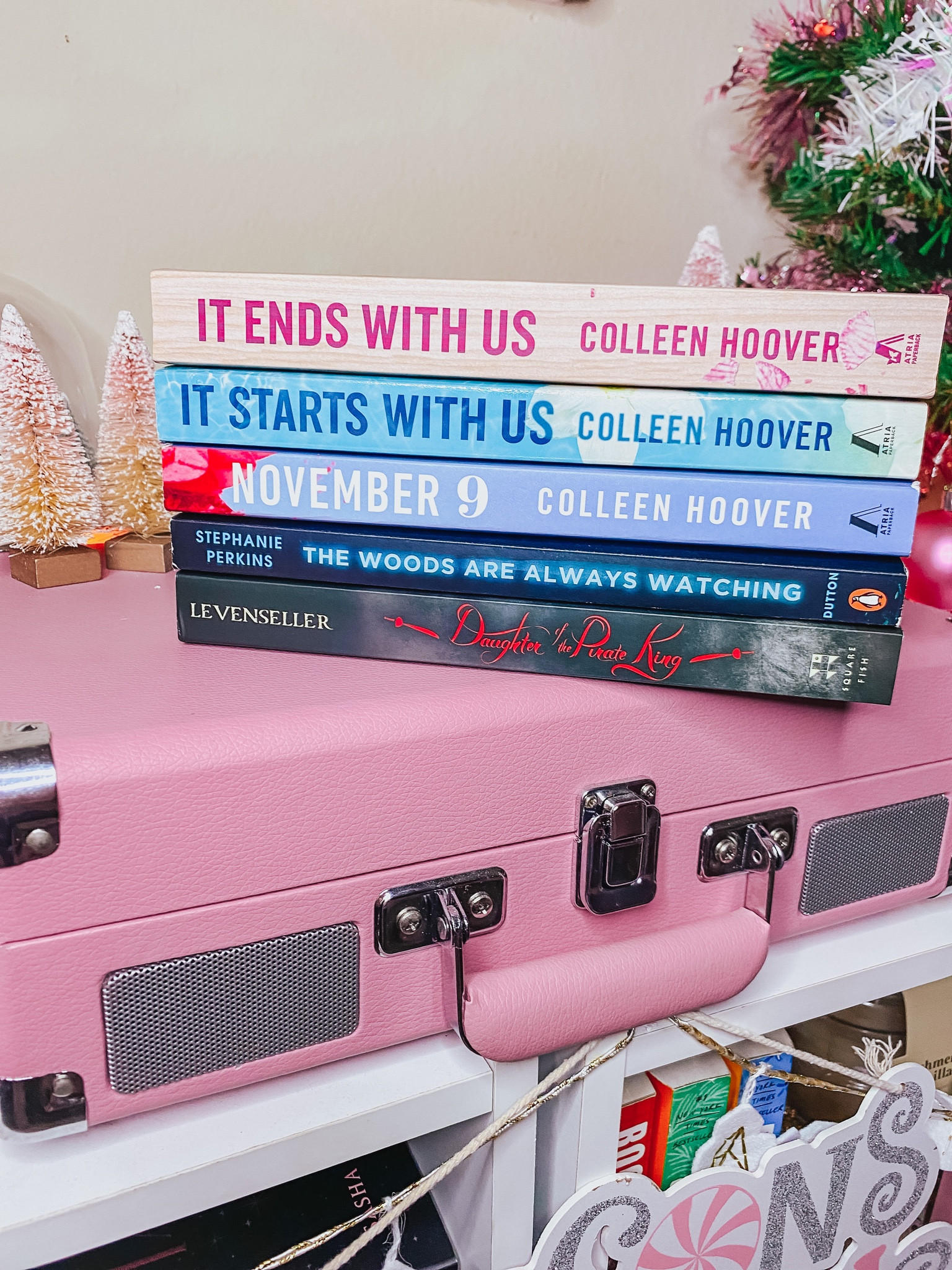 November Reading Wrap Up! 📖🤎 Here are the booksthat I read & also the ratings of each. ⭐️ I enjoyed these books I read and they were a couple good transitional reads before I dive into those holiday romance books I plan to start. 📚 I reread It Ends With Us so I could read It Starts With Us. I also had to read November 9 on the actual date which was fun. So I had a very Colleen Hoover month it looks like. Then I read 2 more books. I only read 5 this past month but I stuck to my TBR. 💙 I'll be posting my December TBR soon. I can’t wait to share all the holiday books I plan to read. 😊🎄

📖Books I Read📖

It Ends With Us • 4 ⭐️⭐️⭐️⭐️
It Starts With Us• 4 ⭐️⭐️⭐️⭐️
November 9 • 4 ⭐️⭐️⭐️⭐️
The Woods Are Always Watching • 3 ⭐️⭐️⭐️
Daughter of the Pirate King • 3 ⭐️⭐️⭐️

What was your fave reread of November?🤔
