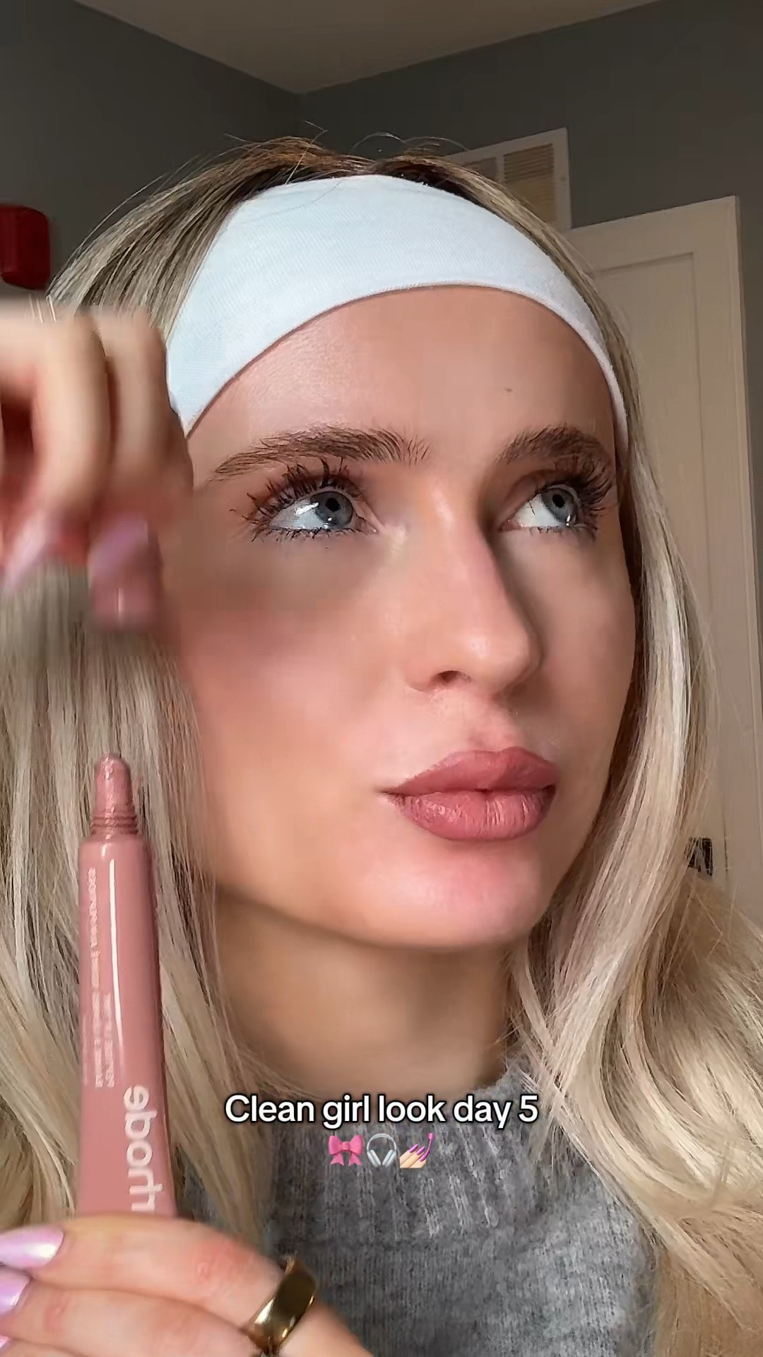 Easy clean girl makeup look 🎧🎀🫧 #cleangirl #cleangirlmakeup 

#LTKBeauty