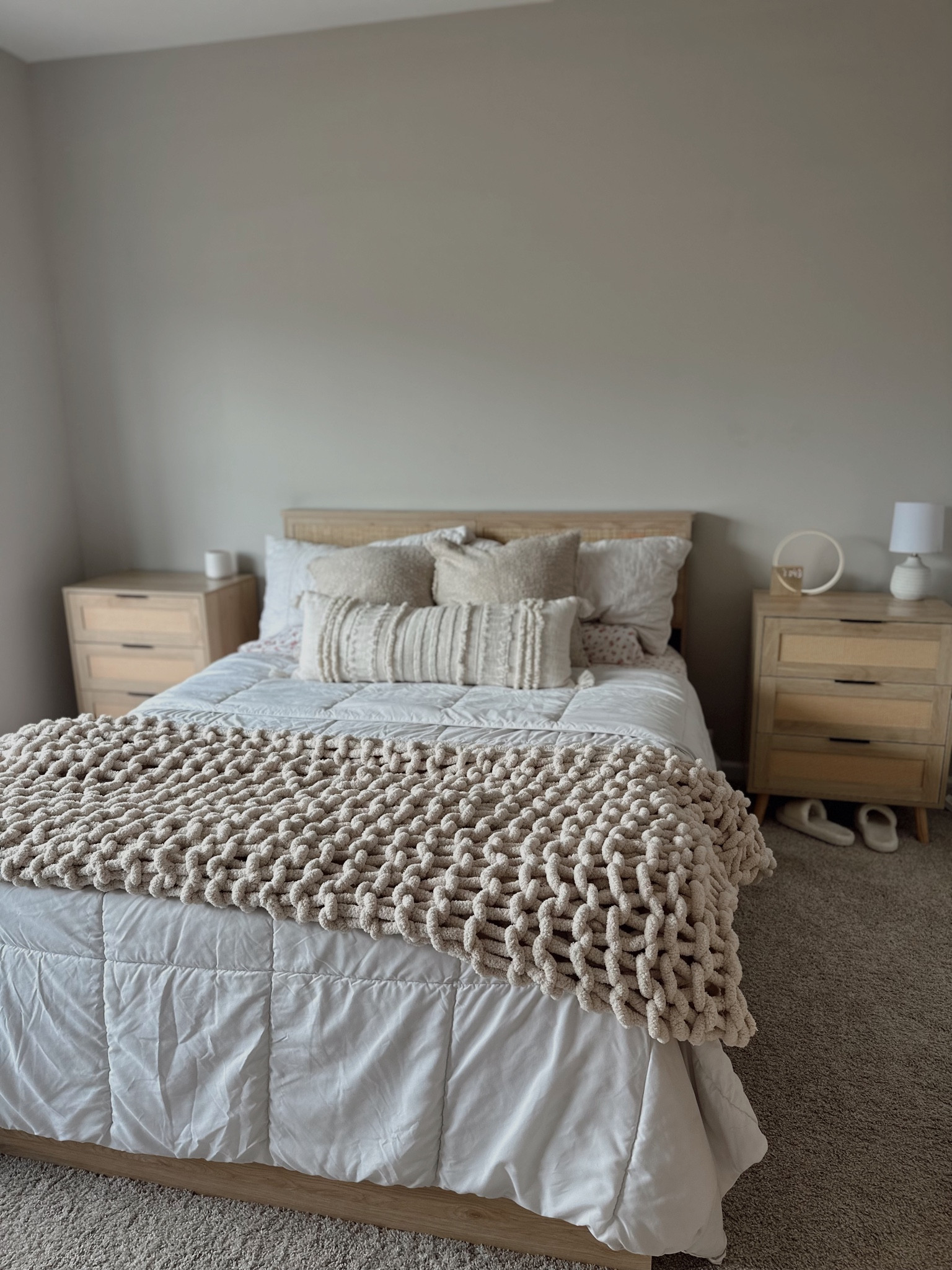 Neutral cozy bedroom