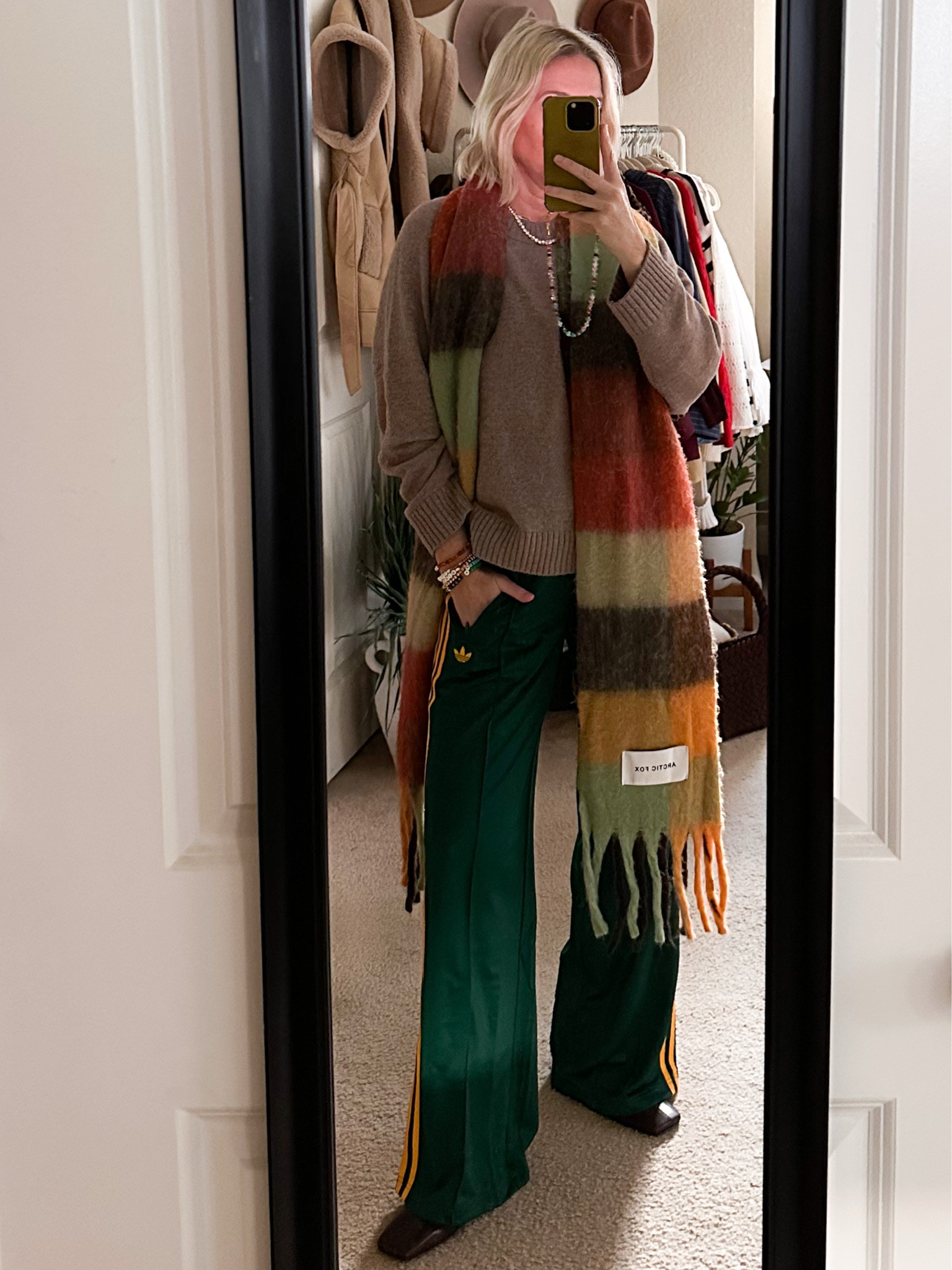 🧣💚

#LTKStyleTip #LTKSeasonal #LTKOver40