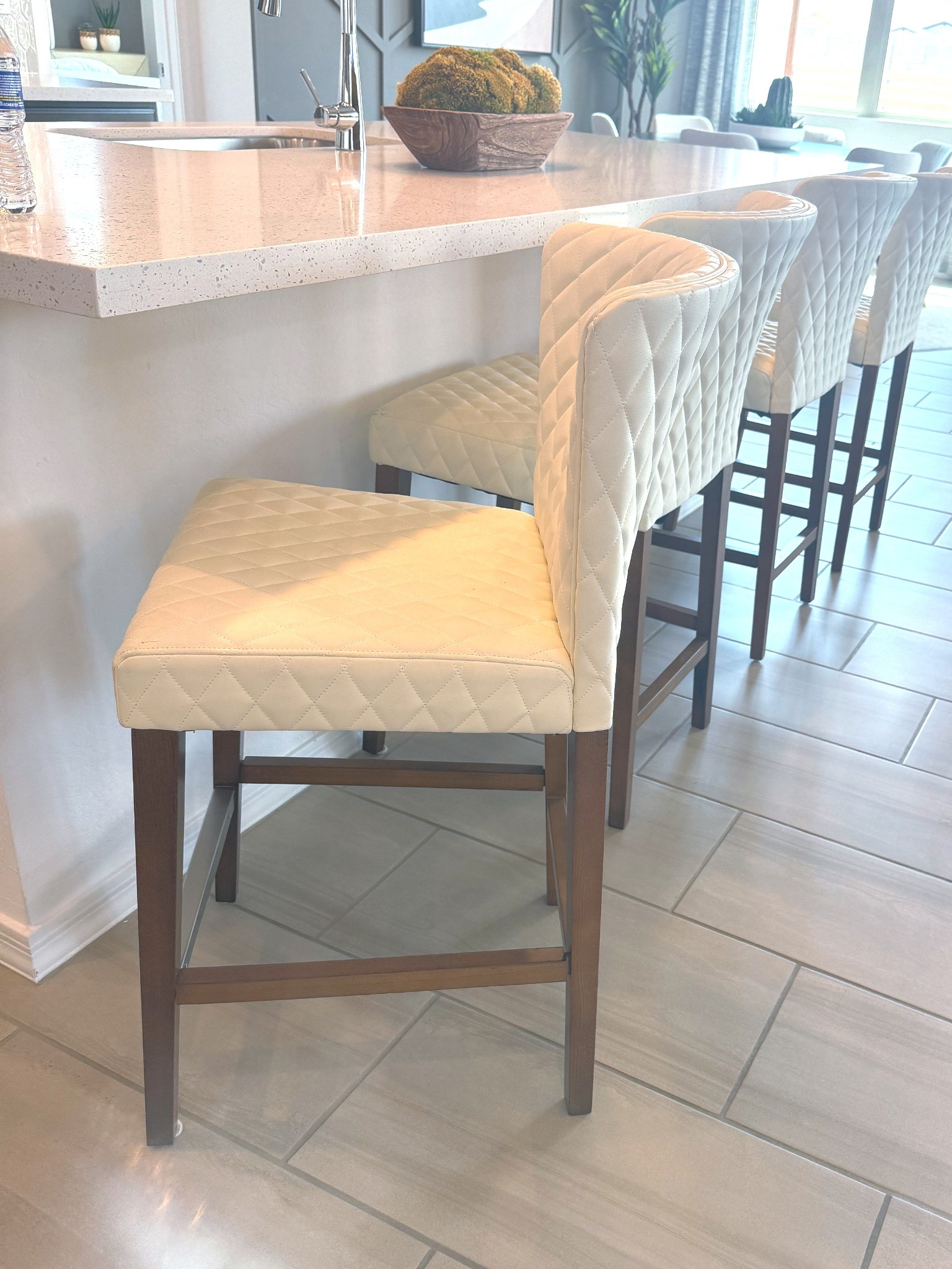 #home #kitchen #barstoll #contemporaryhome #quiltedbarstool #tuftedbarstool #leatherbarstool

#LTKHome