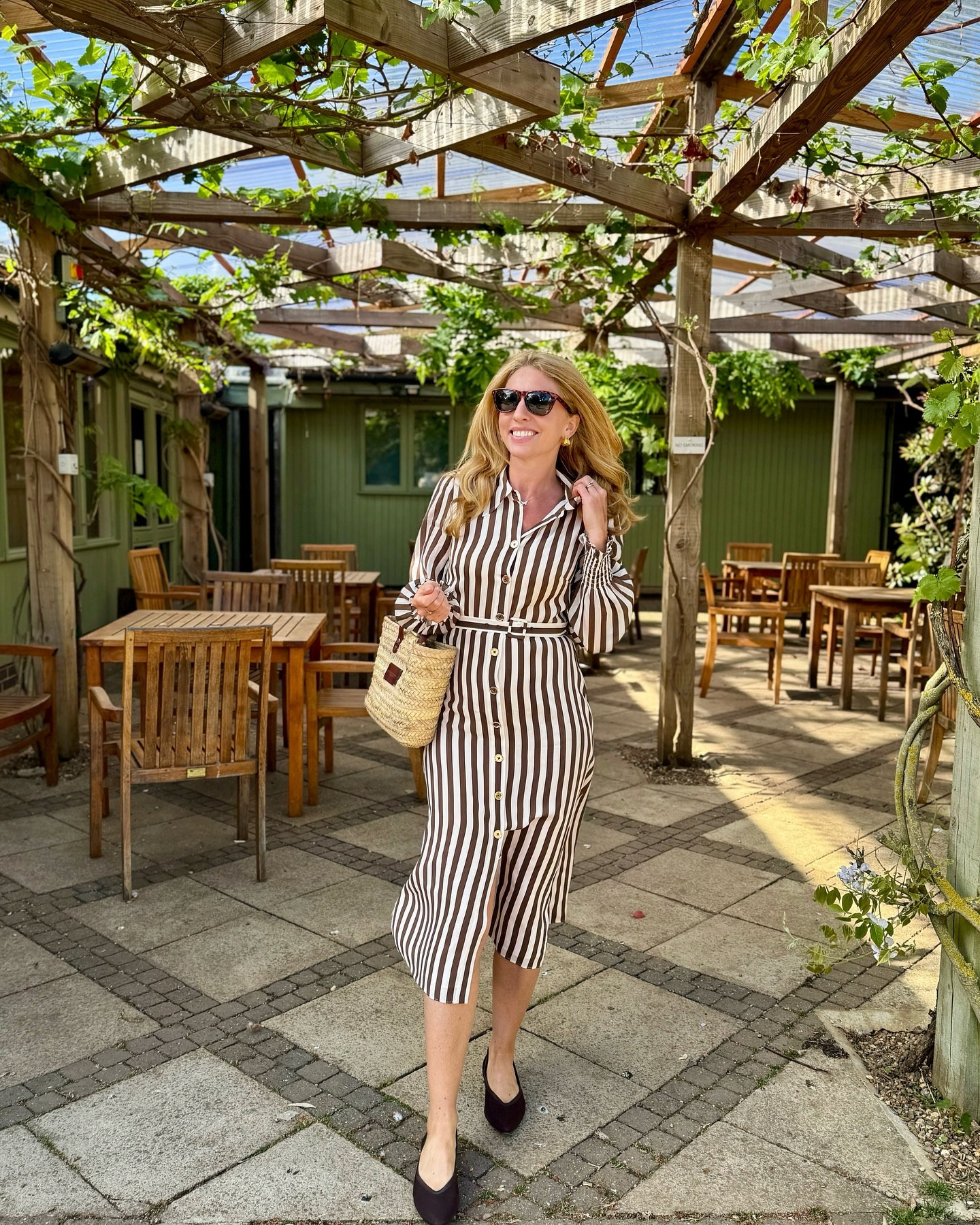 Good Morning and Happy Sunday!

YesterdayI headed over to a tulip field in Norfolk (photos coming soon ) and was looking forward to popping into Sandringham for a spot of lunch. Alas, a burst water pipe meant it was closed, so I’ll have to plan another trip up here- it looked so wonderful!

I wore my fave @lkbennettlondon dress, paired with a mini straw bag from @henrietta.spencer.uk and some flats from @vivaia_official for a chic, yet effortless look 🤎

PR pieces

What are you plans for today?! 

Use my code SUFFOLKSISTERS15 for 15% off all full price items @lkbennettlondon 
•
•
•
#sandringham #lovenorfolk #lkbennett #lkbstylecollective #wearinglkb #lkbfaves #stripydress #effortlessstyle #springfashioninspo #dresslover #weekendstyle #LKBWeekendstyle