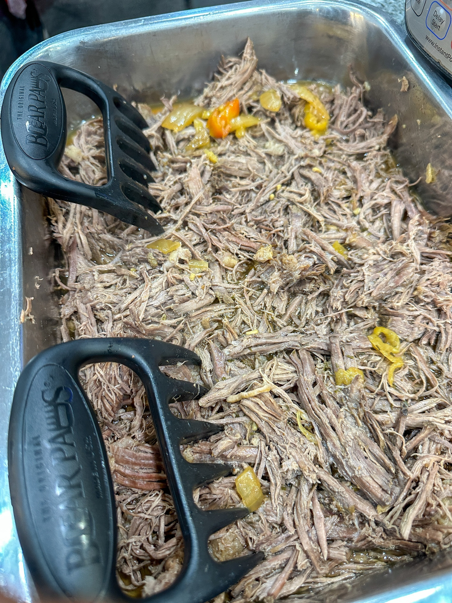 Bear paws shredder claws to shred meat. Perfect and easy to do with these. Lift, handle, shred and cut meat with these! #bearpaws #claws #shredder #pulledbeef #pulledpork