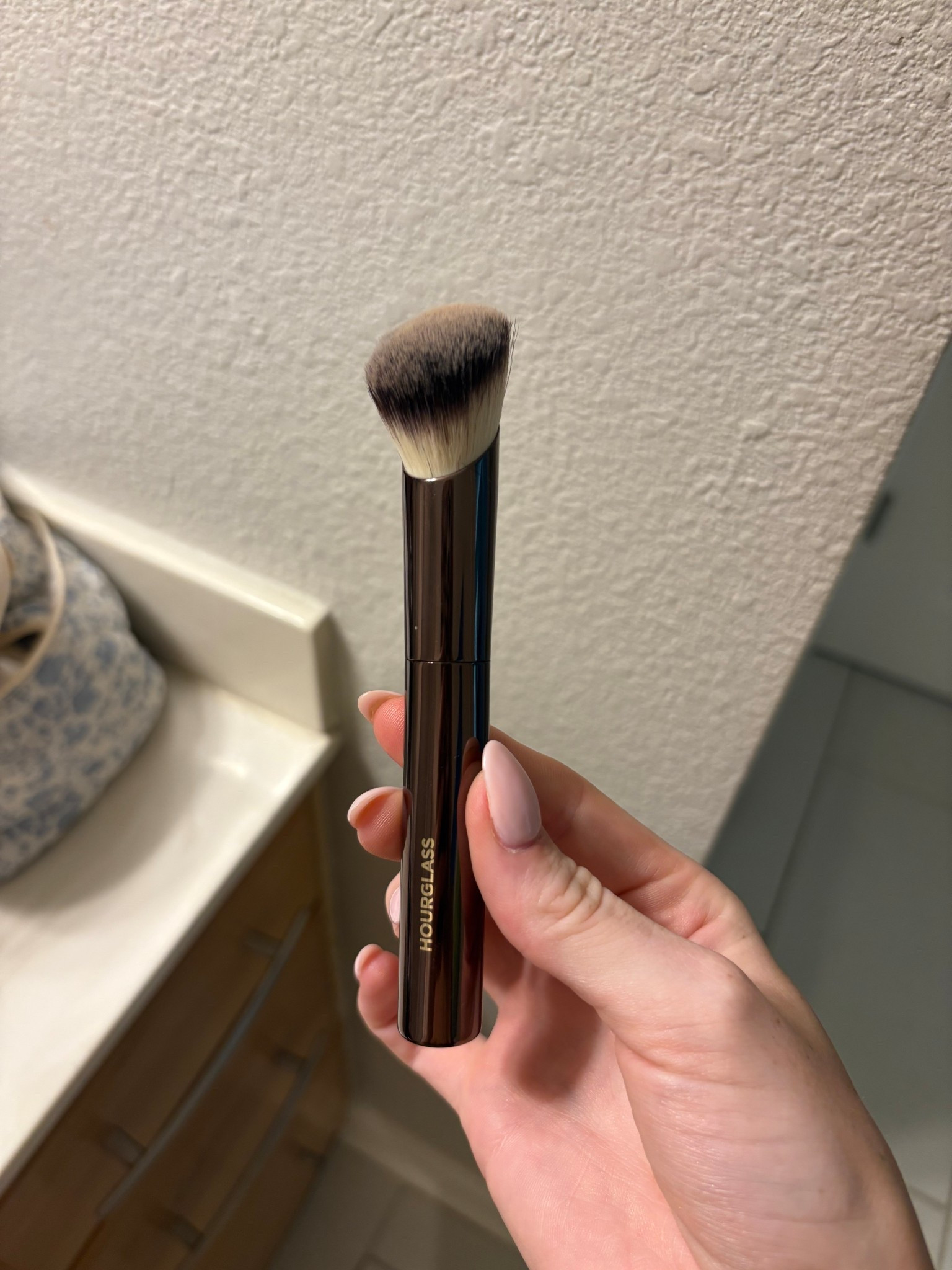 HOURGLASS BRUSH 