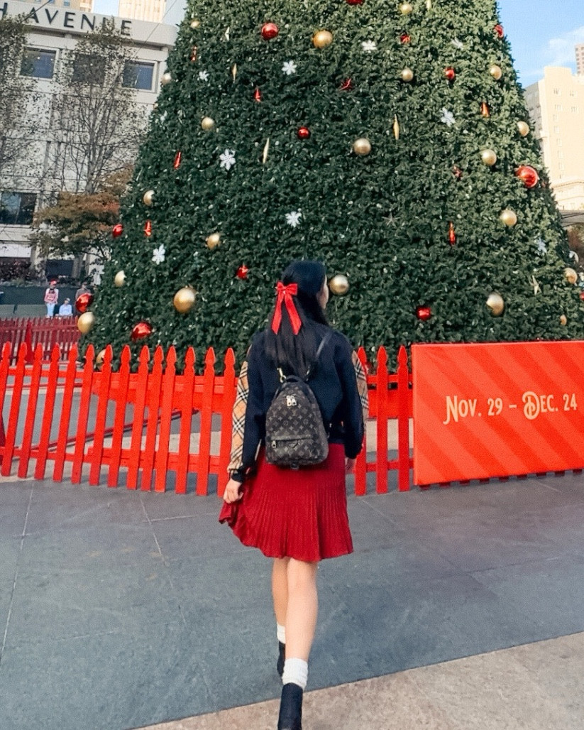 Holiday outfit 🎄❤️

#LTKStyleTip #LTKSeasonal #LTKHoliday