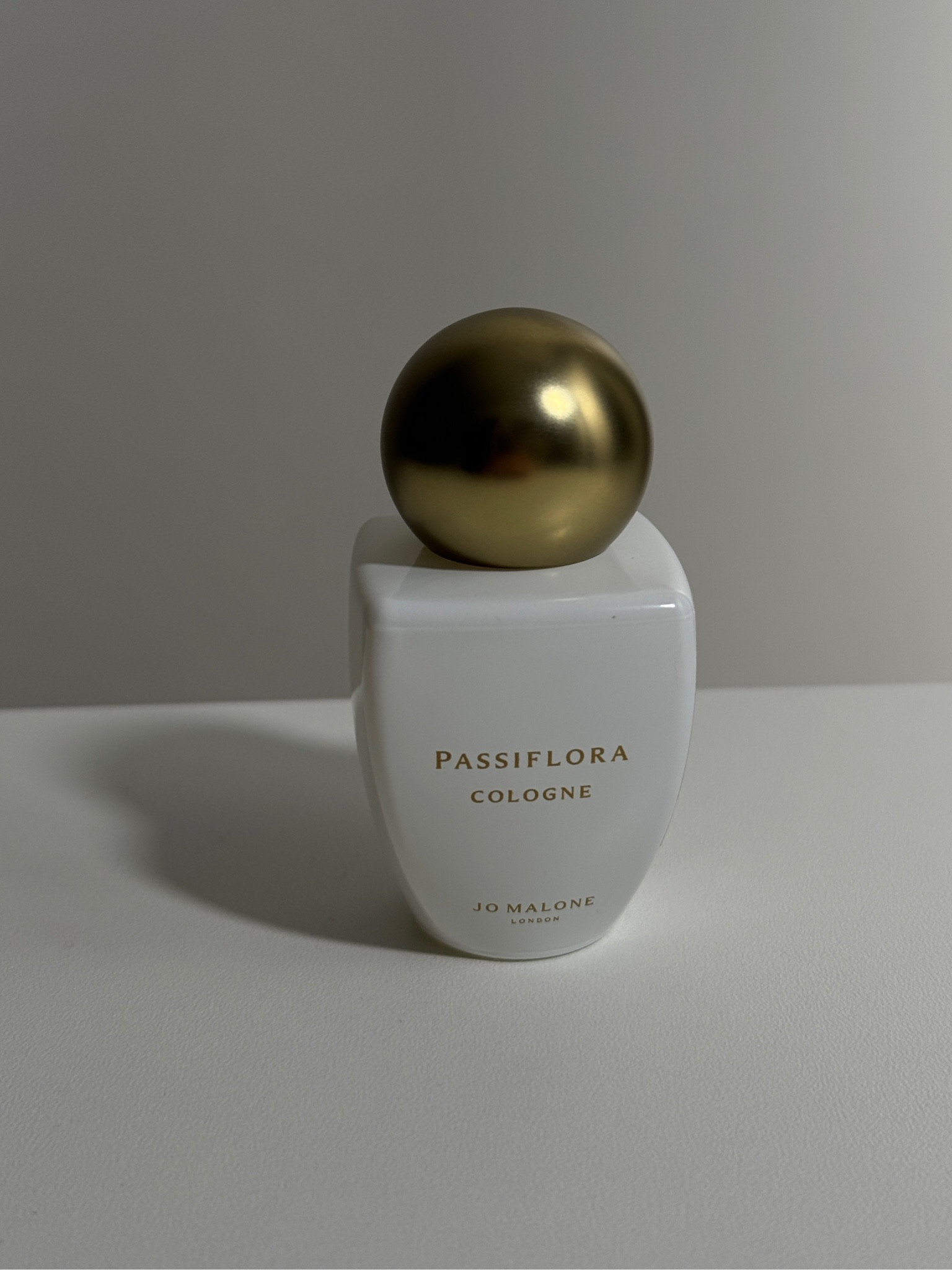 Colônia Passiflora - Edição Limitada 

Nota de topo: Cardamomo 💚 (puro frescor)
Nota de coração: Maracujá 💛 (solar e floral)
Nota de fundo: Fava Tonka 🤎 (amêndoa e baunilha)

#LTKgiftguide #LTKbeauty #LTKbrasil