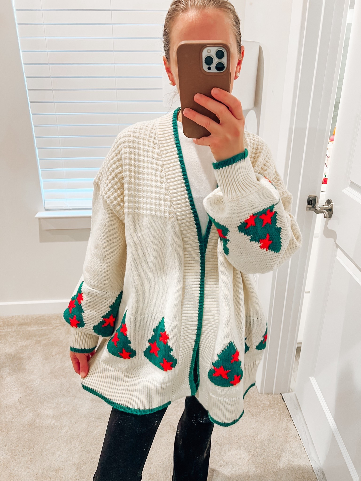 Fell in love with this cardigan the second I saw it 😍🎄 Ordered it immediately lol I’m wearing a size small! 

#LTKootd #LTKHoliday #LTKSeasonal