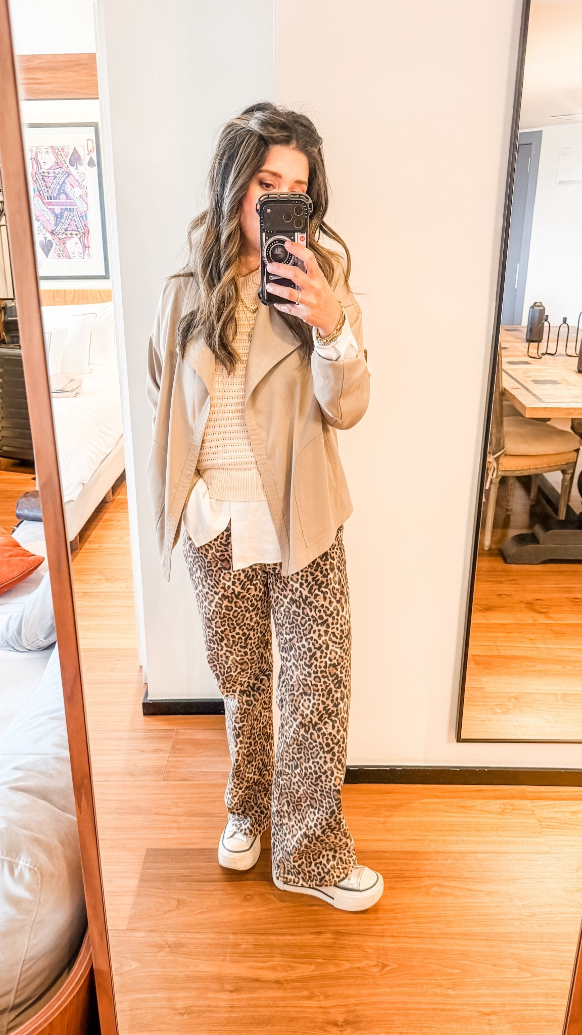 I’ve found that layering is the best way to dress in this trip to London and Paris. Mornings and night are a bit chilly and afternoons ca be warm. 