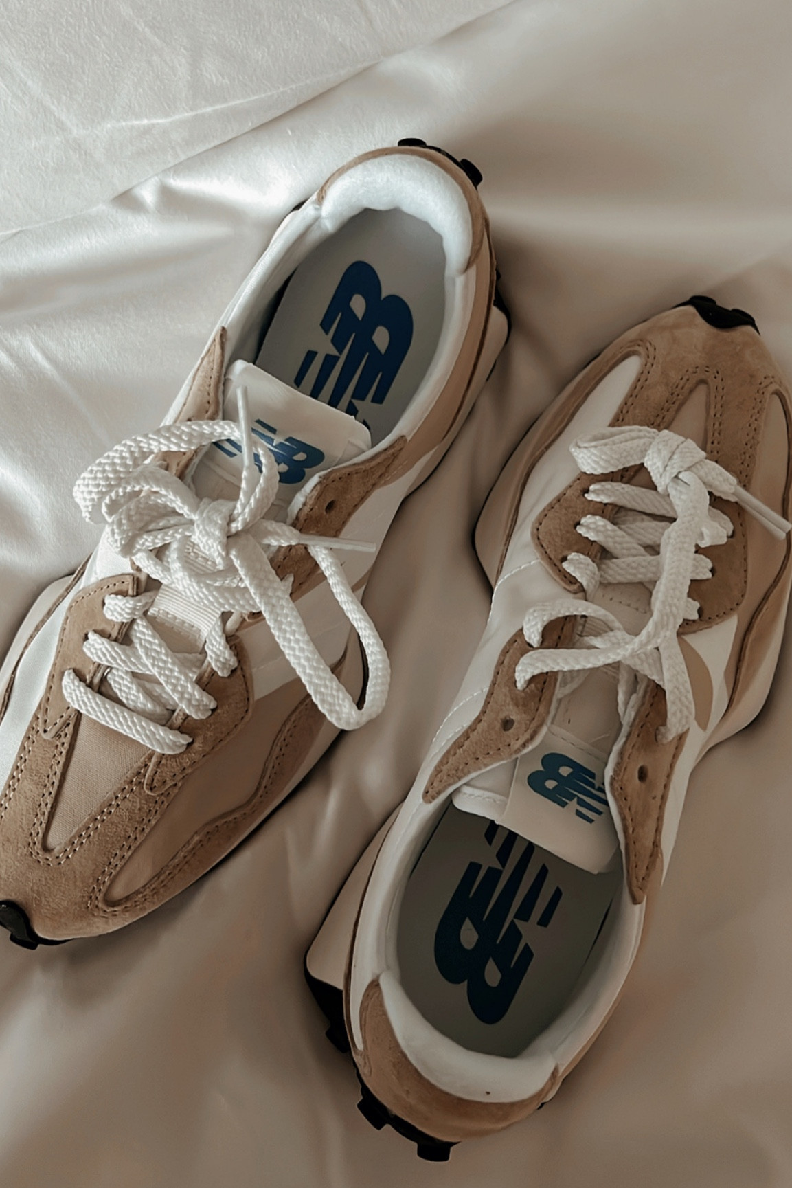 New Balance 327 \\ 🤎

My favorite tennis shoe to dress up or down!! 

#LTKshoecrush #LTKFind #LTKFitness